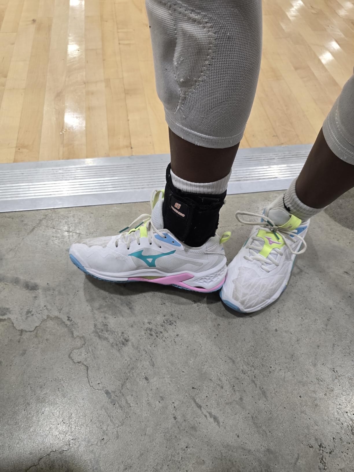 Mizuno Unisex Adult Wave Stealth Neo 2 Unisex Volleyball Shoe customer photo 1