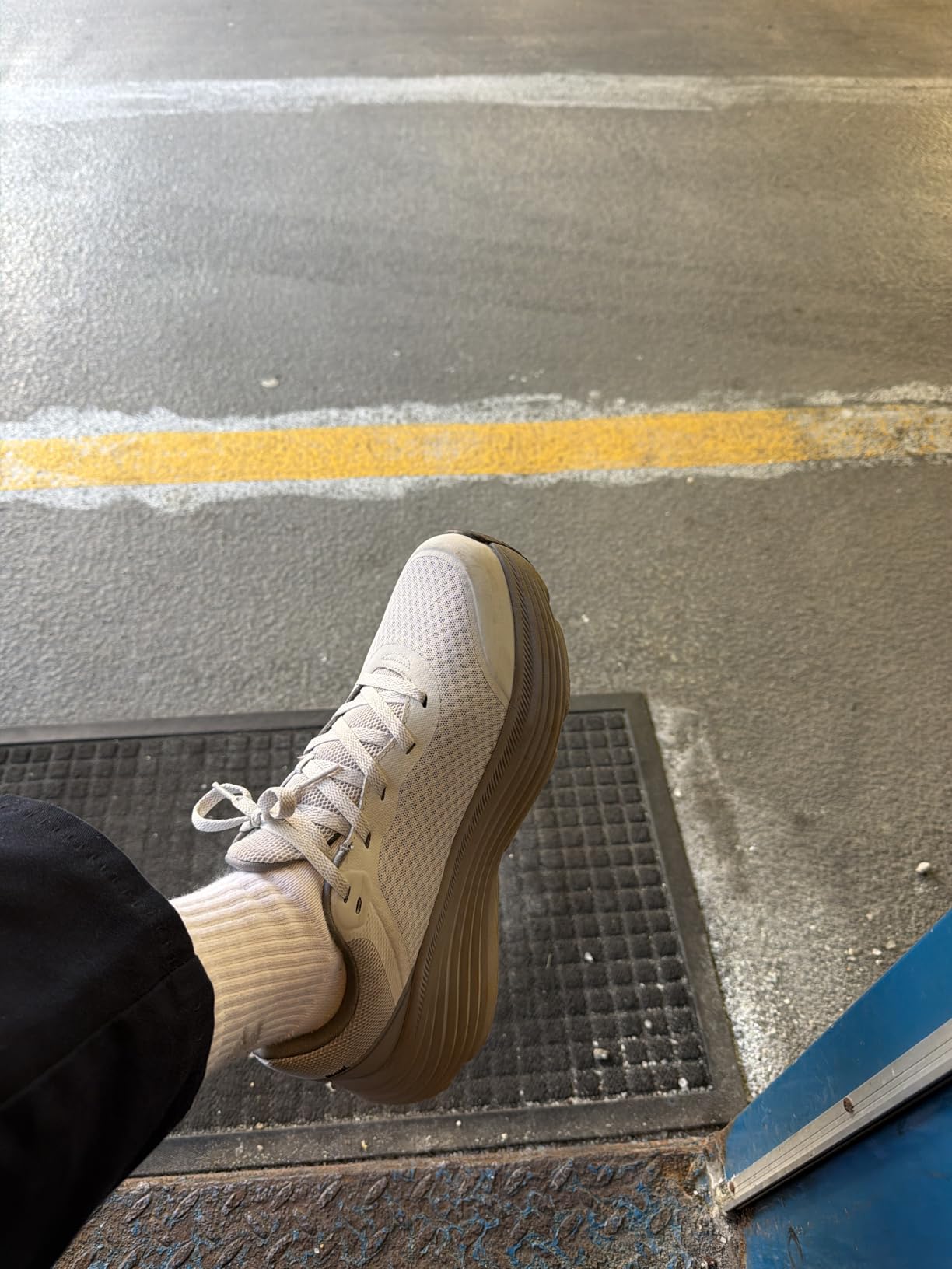 Skechers Men's Max Cushioning Endeavour Sneaker customer photo 1
