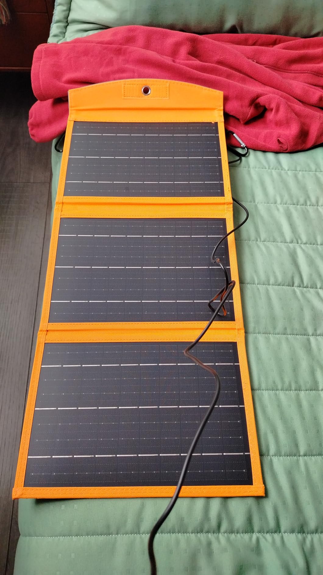 SOLUPUP Solar Panels 30W Portable Foldable Solar Charger with 5V USB-A and USB-C Fast Charging, IPX5 Waterproof for Camping, Hiking, Outdoor customer photo 1
