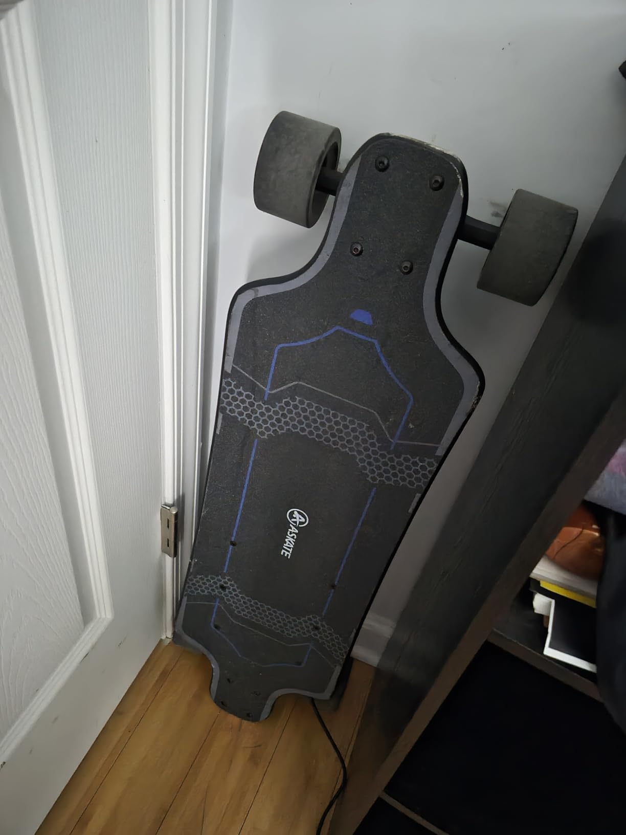 ASKATE A1 Electric Skateboard with Remote, Range Up to 17 Miles, 8 Ply Canadian Maple, Smooth Breaking, Suitable for Younger Beginners customer photo 1