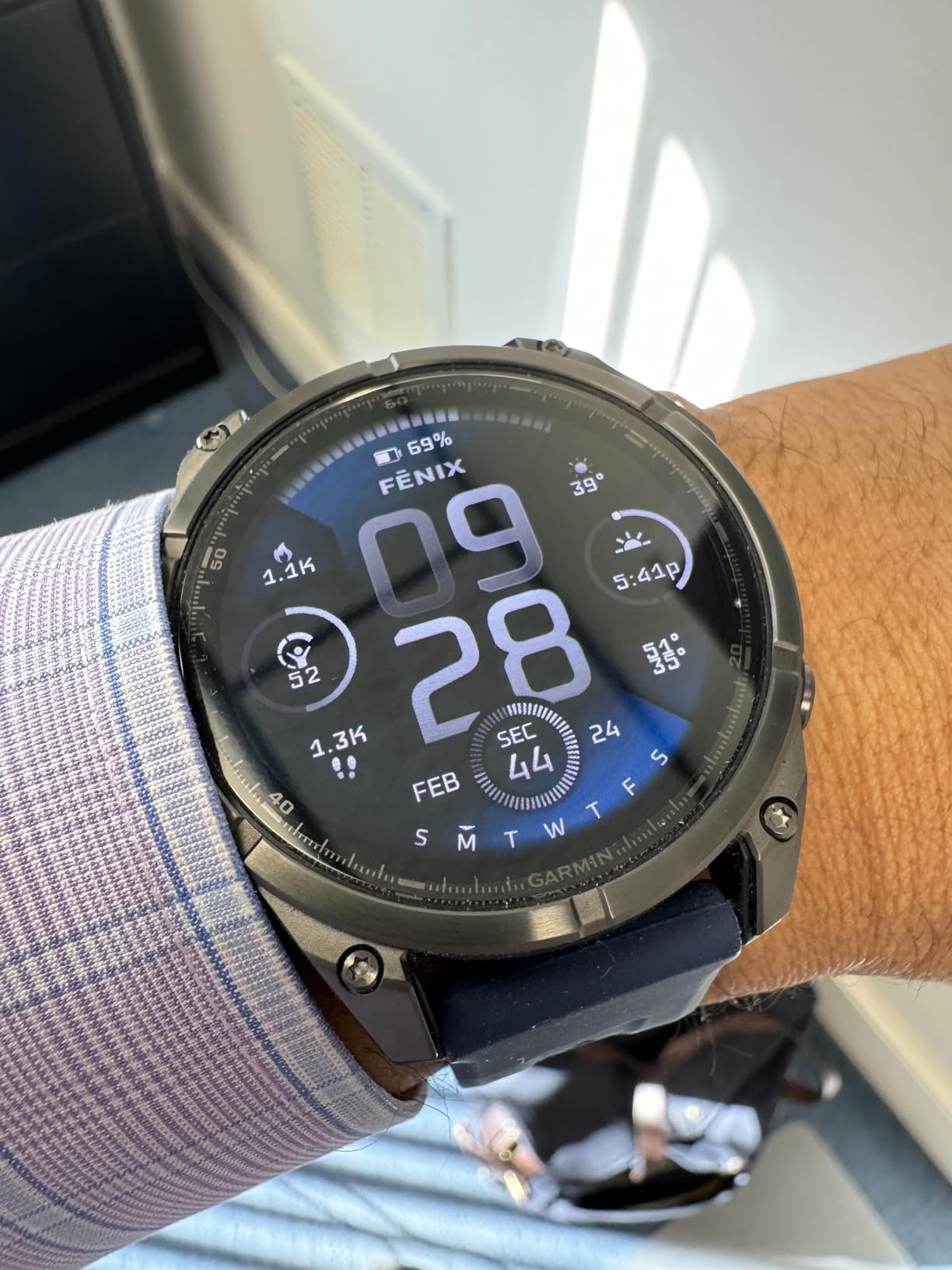 Garmin fēnix 8 - 51 mm, AMOLED, Sapphire, Premium Multisport GPS Smartwatch, Long-Lasting Battery Life, Dive-Rated, Built-in LED Flashlight, Carbon Gray DLC Titanium with Pebble Gray Band customer photo 1