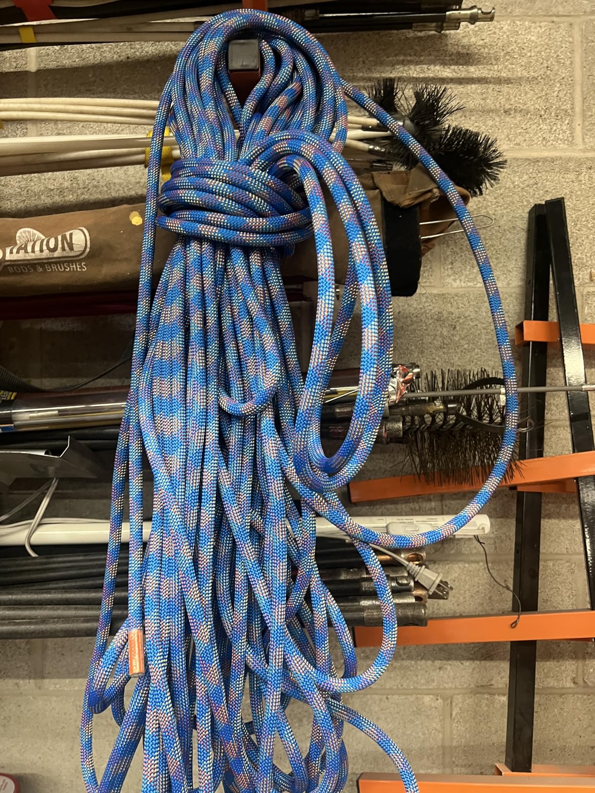 VEVOR 10.2mm Dynamic Climbing Rope, Outdoor Rock Climbing Rope 25KN Breaking Tension, Stretchable Fiber Rope customer photo 1