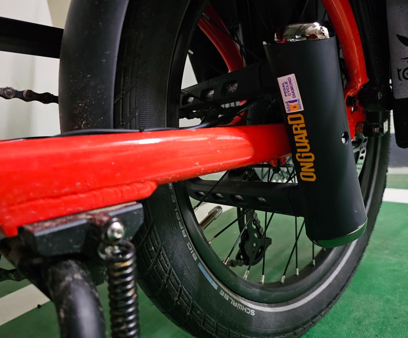 OnGuard RockSolid U-Lock - 14 mm (0.55 in) Hardened Steel Bike Lock, 90 mm × 175 mm (3.55 in × 6.90 in) Interior Dimensions, Angle-Grinder-Resistant Coating, X4P Quad Lock Security customer photo 2