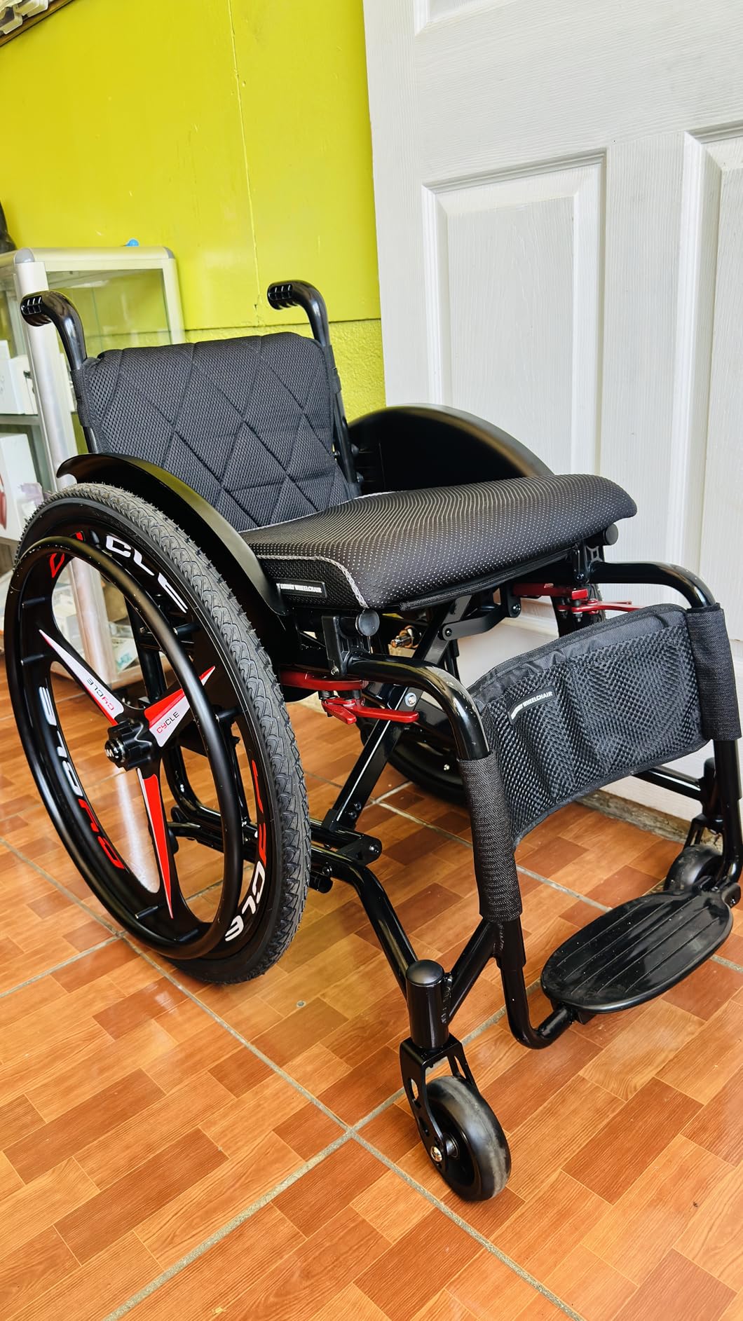 Lightweight Adult Wheelchair Folding Sports Aluminium Comfortable Cushion backrest, Adjustable Footrest and Seat Height for Youth, Adults, Elderly (Seat Width 42cm, B) customer photo 1