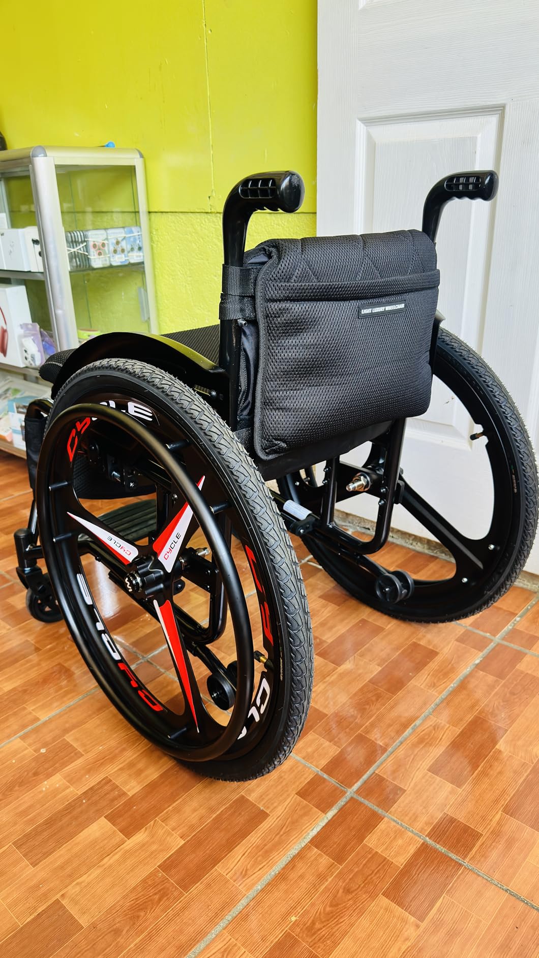Lightweight Adult Wheelchair Folding Sports Aluminium Comfortable Cushion backrest, Adjustable Footrest and Seat Height for Youth, Adults, Elderly (Seat Width 42cm, B) customer photo 2