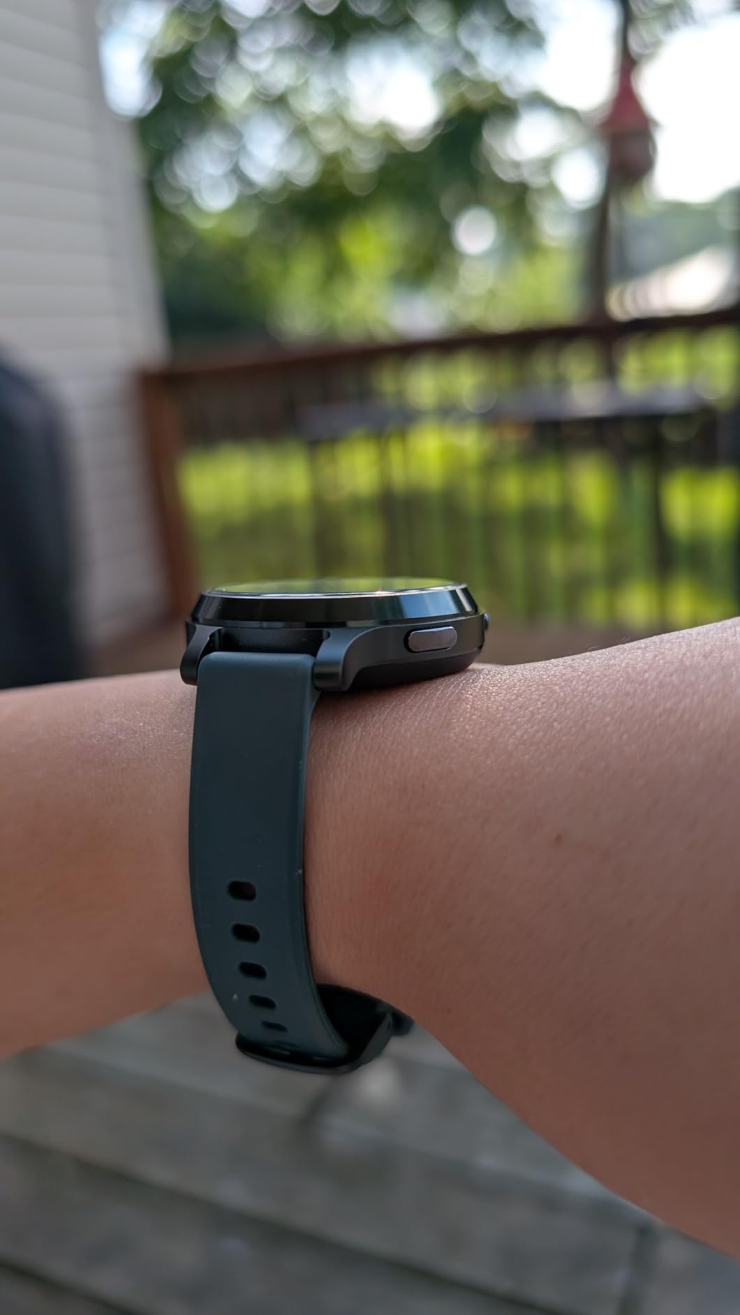 Garmin Lily 2 Active, Small and Stylish Smartwatch, Built-in GPS, Hidden Display, Patterned Lens, Up to 9 Days Battery Life, Lunar Gold with Bone Silicone Band customer photo 2