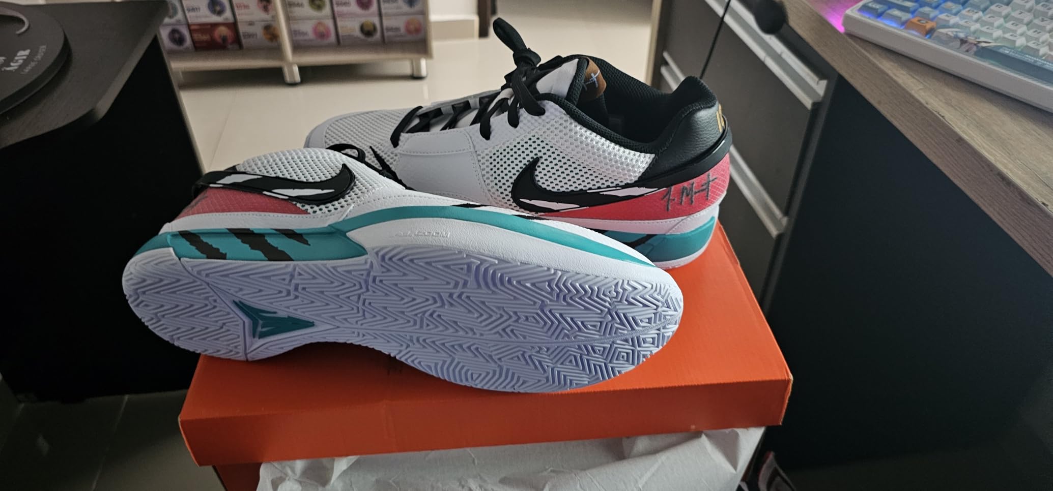 Nike Men's Ja 1 Basketball Shoes customer photo 2