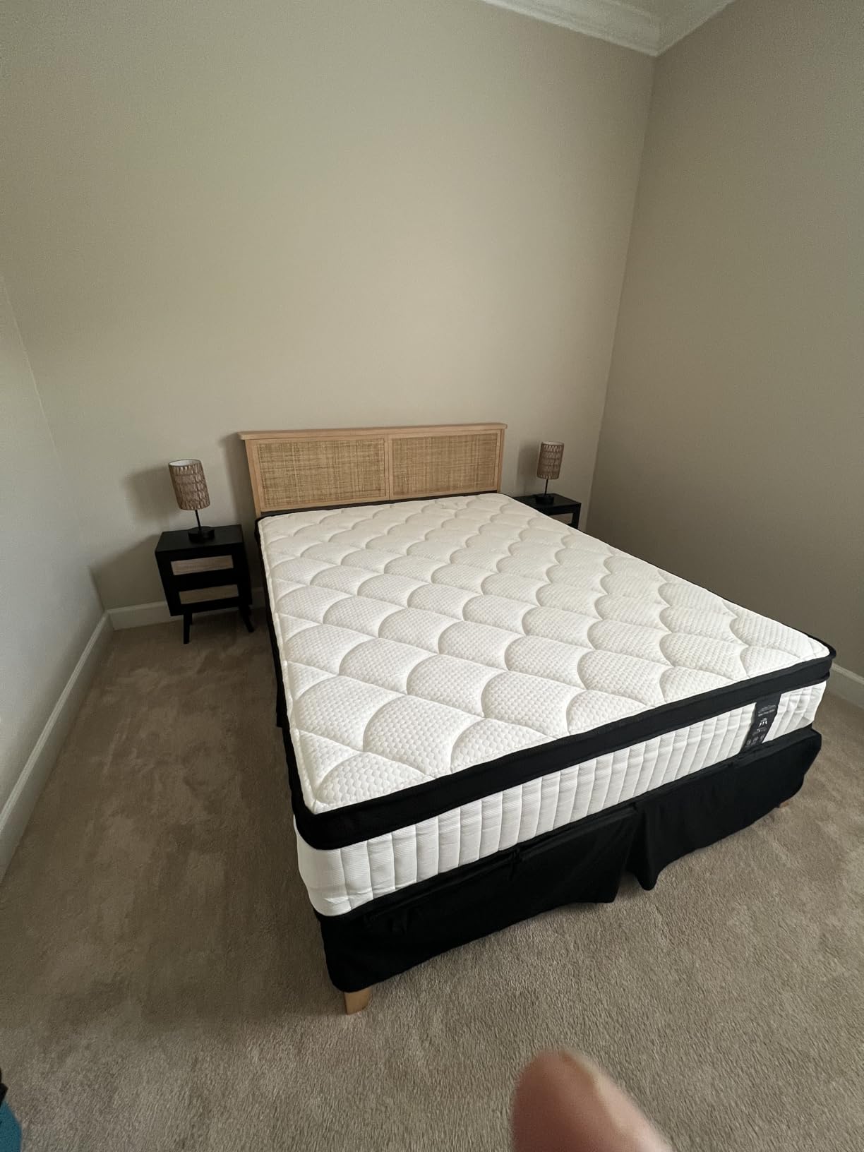 Mattress Queen Size, 12 Inch Queen Hybrid Mattress in a Box, Medium Firm Memory Foam & Individually Wrapped Pocket Springs for Pain Relief, Motion Isolation, Edge Support, 80x60x12 customer photo 1