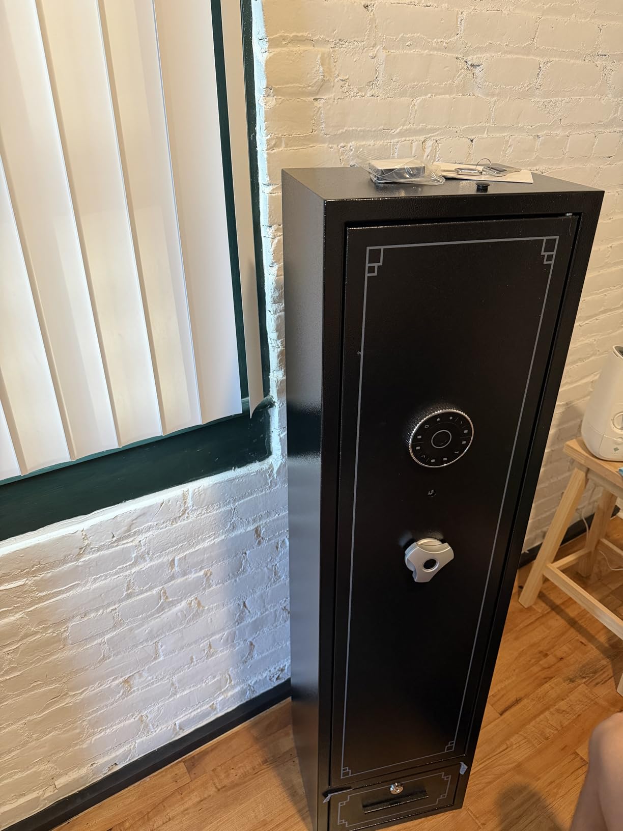 KAER 5-6 Gun Safe,Gun Safes for Rifle and Pistols,No Assembly Gun Cabinets,Rifle Safe,Gun Safes for Rifle and Shotguns,Gun Safes & Cabinets with Drawer,Indoor Gun Rack,Removable Shelf (L) customer photo 1