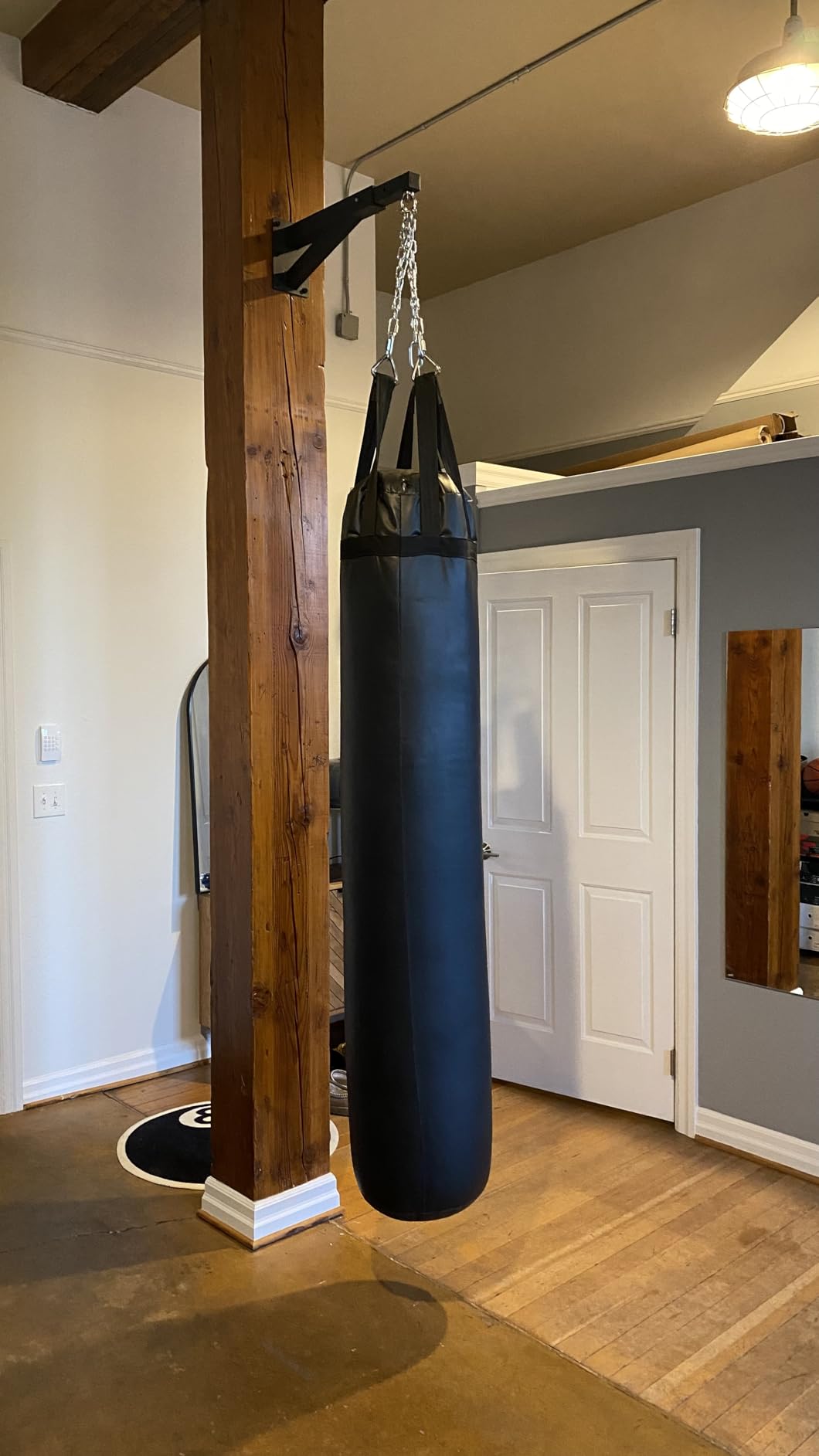 SELEWARE Wall Mount Heavy Bag Hanger Heavy Duty Punching Bag Hanger Adjustable Boxing Bag Bracket for Home Gym Indoor Outdoor Boxing, Muay Thai and MMA Training customer photo 2