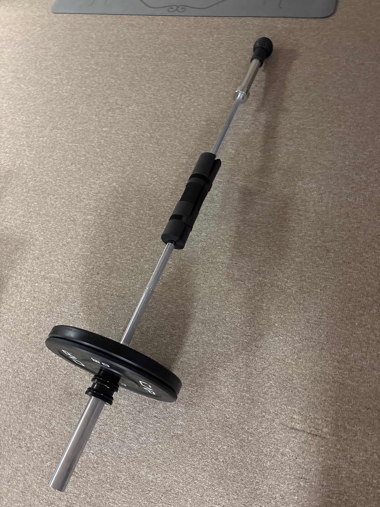 Amazon Basics 7ft Olympic Barbell Bar, 2-Inch Diameter customer photo 2