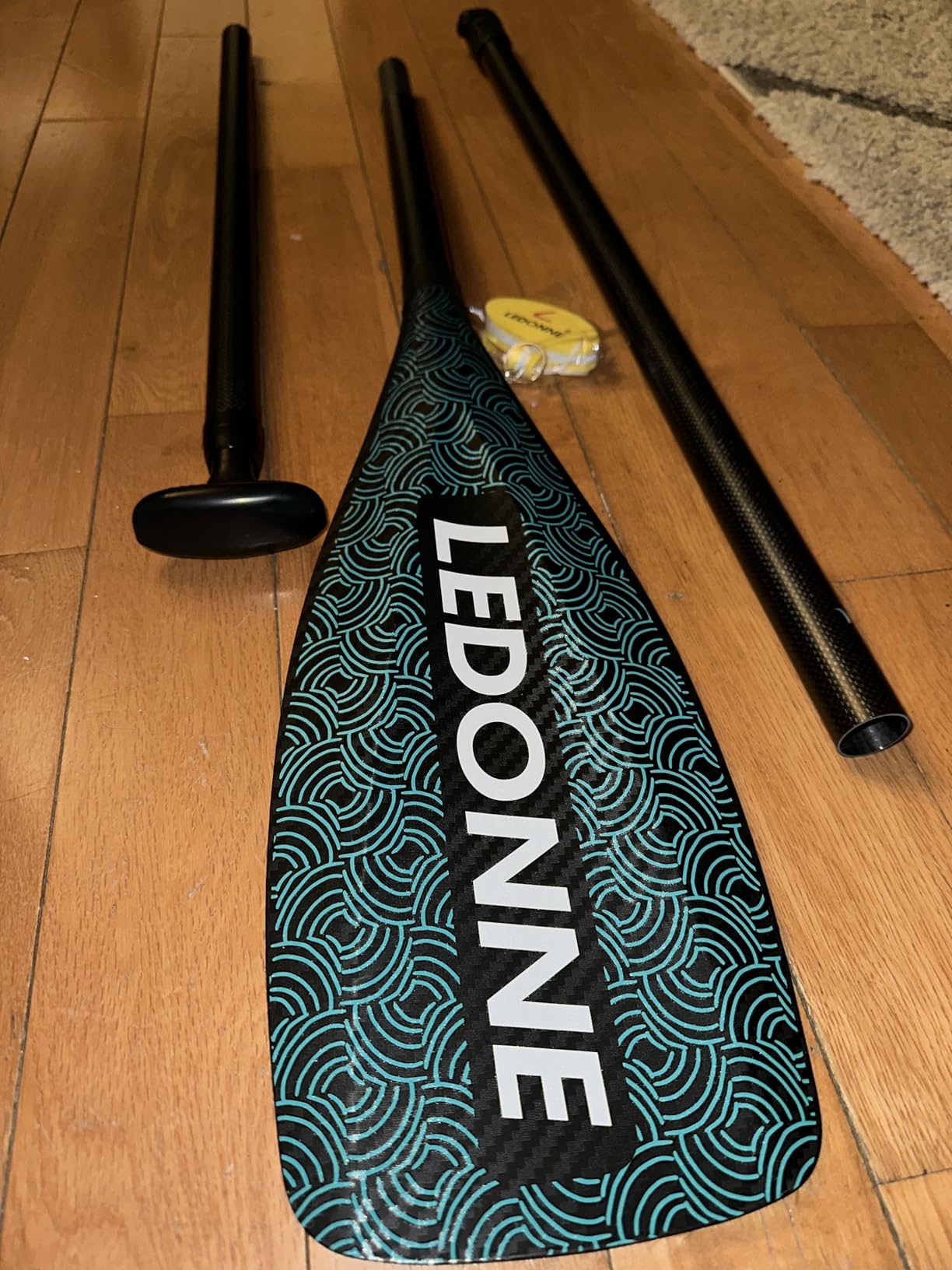 LEDONNE Carbon SUP Paddles 3 Piece Adjustable Stand Up Paddle Board Paddles Lightweight Carbon Fiber Shaft Floating Portable Paddle Oar, Black customer photo 2
