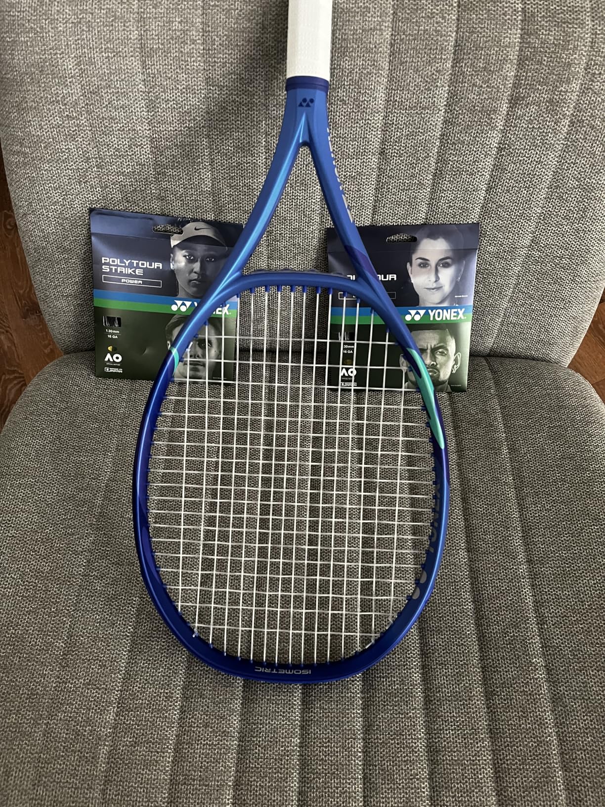 YONEX Unisex EZONE 98 Blast Blue Racquet | Powerful 16x19 Strings Arm-Friendly Graphite Racket for Advanced Tennis Players customer photo 1