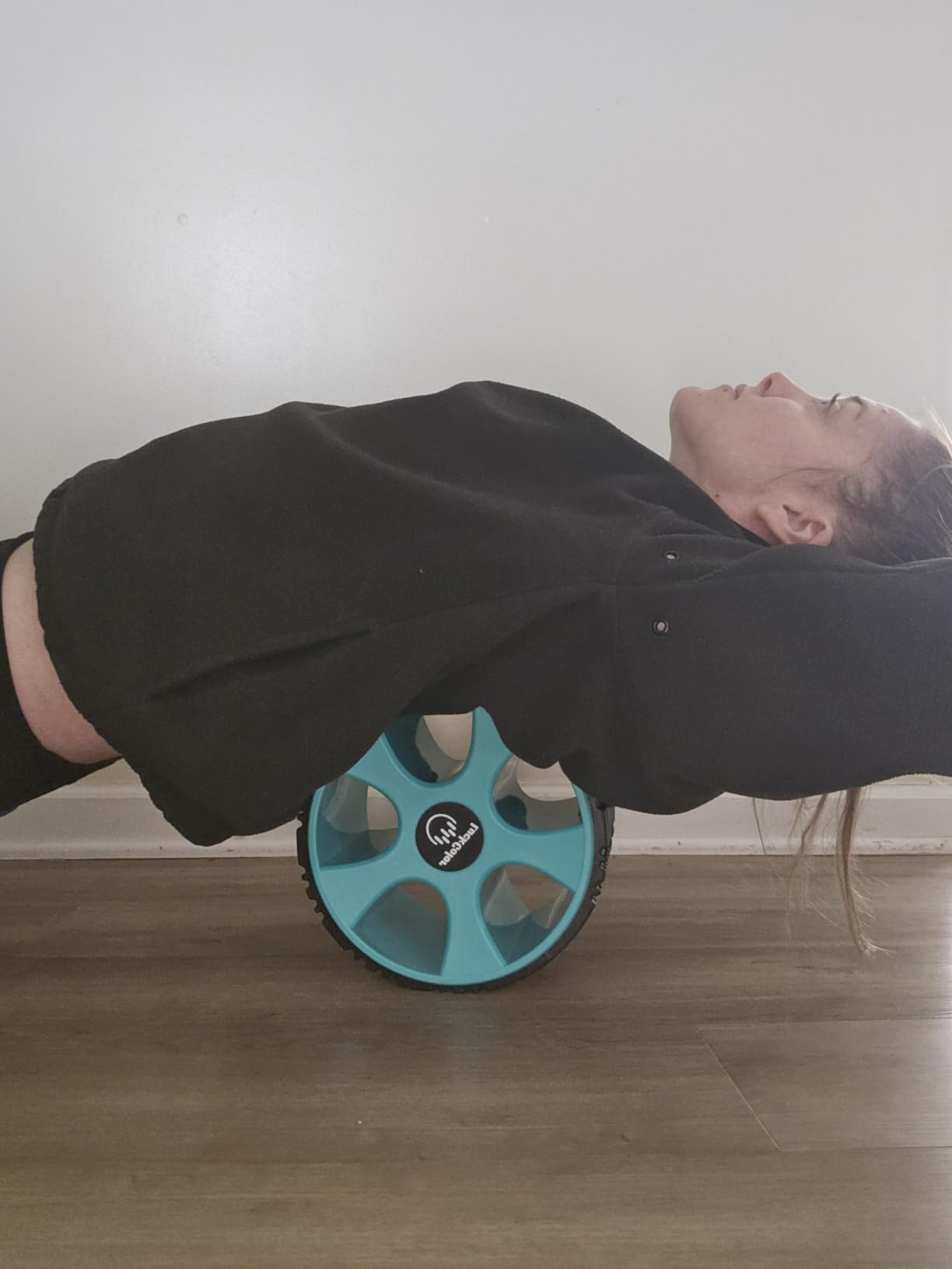 Back Roller, Back Wheel Targeted Back Pain Relief, Yoga Wheel Muscle Massage, Foam Roller for Trigger Point Therapy Physical, Stretching & Exercise, 880lbs Capacity, 10 Inch (Black+Acid Blue) customer photo 1