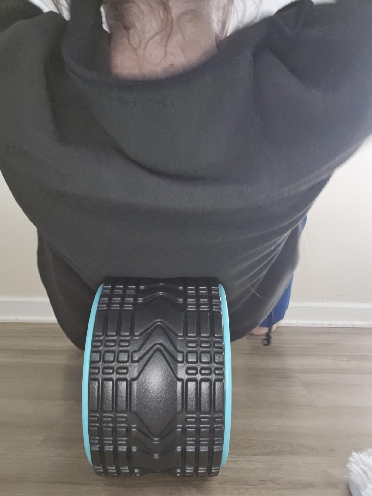 Back Roller, Back Wheel Targeted Back Pain Relief, Yoga Wheel Muscle Massage, Foam Roller for Trigger Point Therapy Physical, Stretching & Exercise, 880lbs Capacity, 10 Inch (Black+Acid Blue) customer photo 2