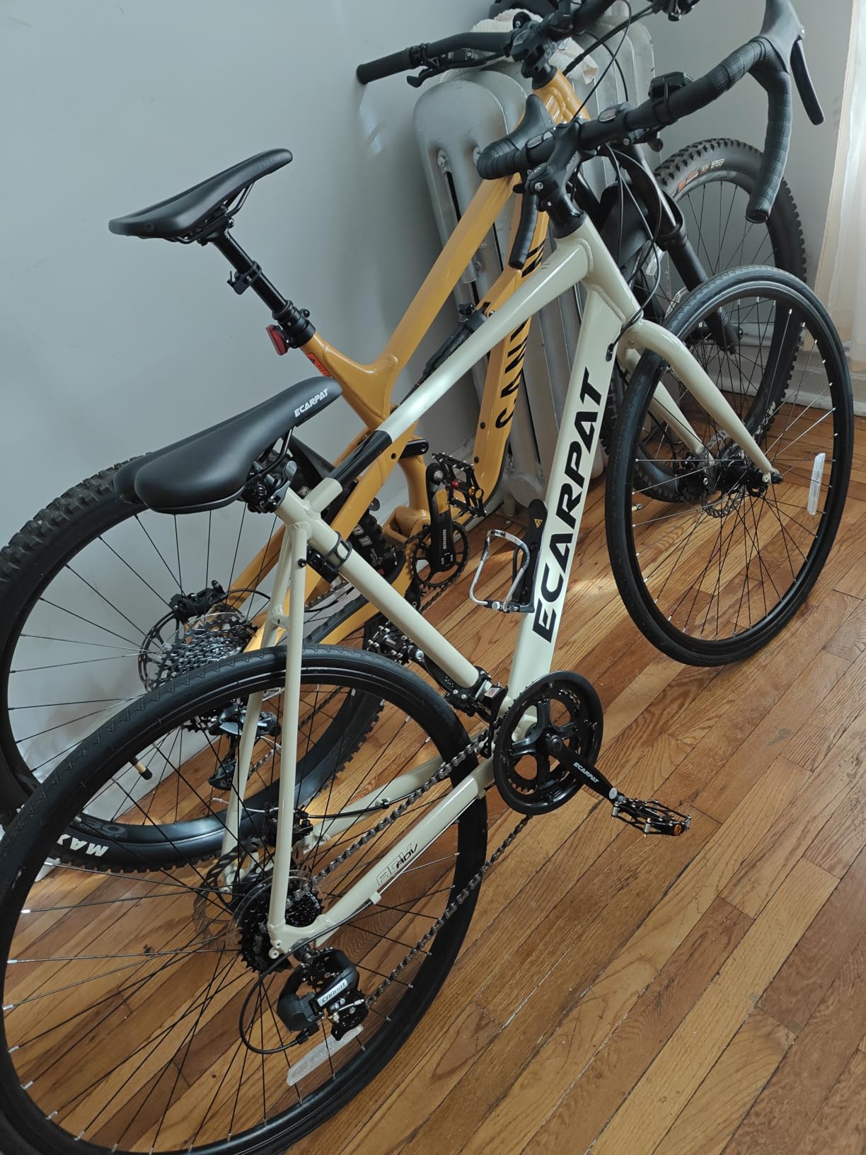 700C Lightweight Aluminum Road Bike, 16-Speed Racing Bicycle with Disc Brakes, Hybrid Commuter Bike for Men and Women customer photo 1