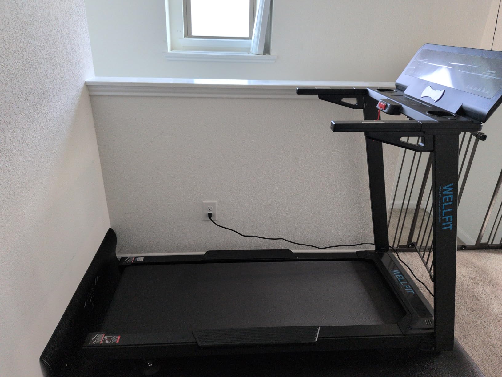WELLFIT Auto Incline Treadmill, 15% Incline Heavyduty Treadmill with Pulse Sensor, 4.5HP, 10 MPH, 500 lbs Capacity customer photo 2
