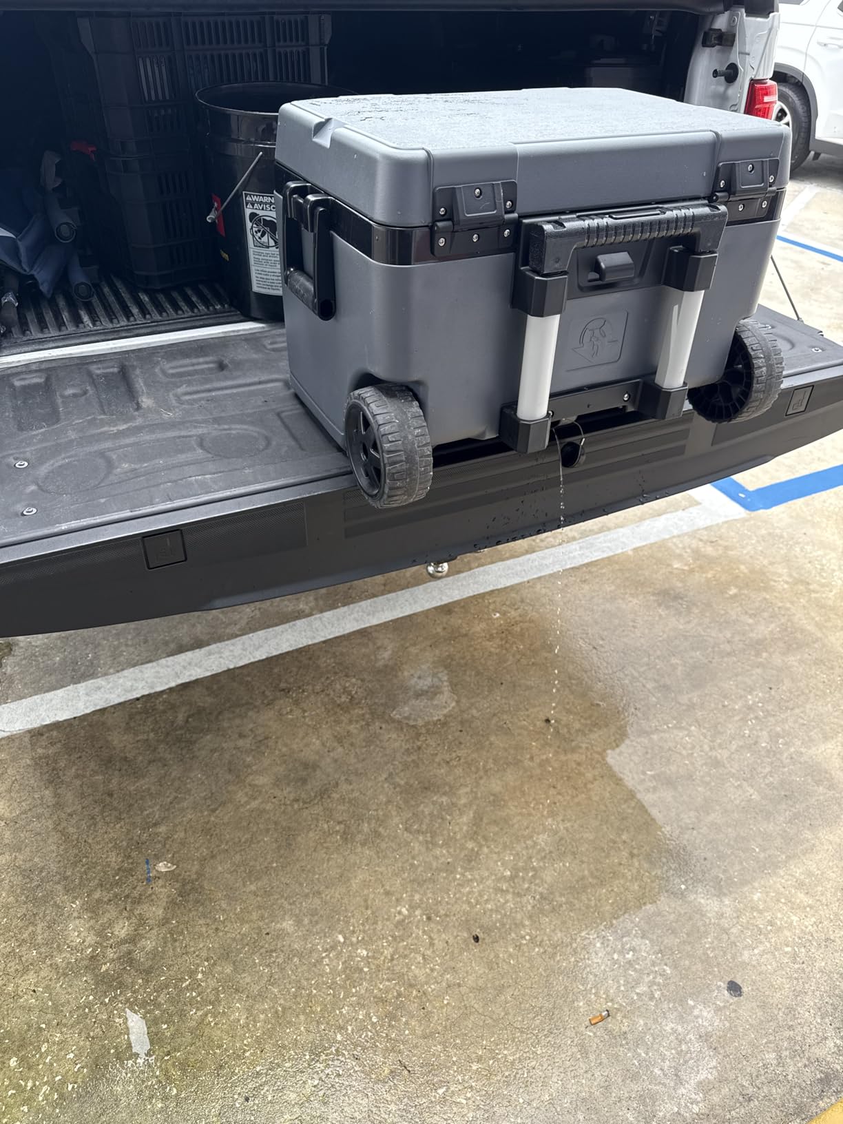Igloo Trailmate 52Qt Wheeled Cooler, Insulated Hard Shell Ice Chest, Americana customer photo 2