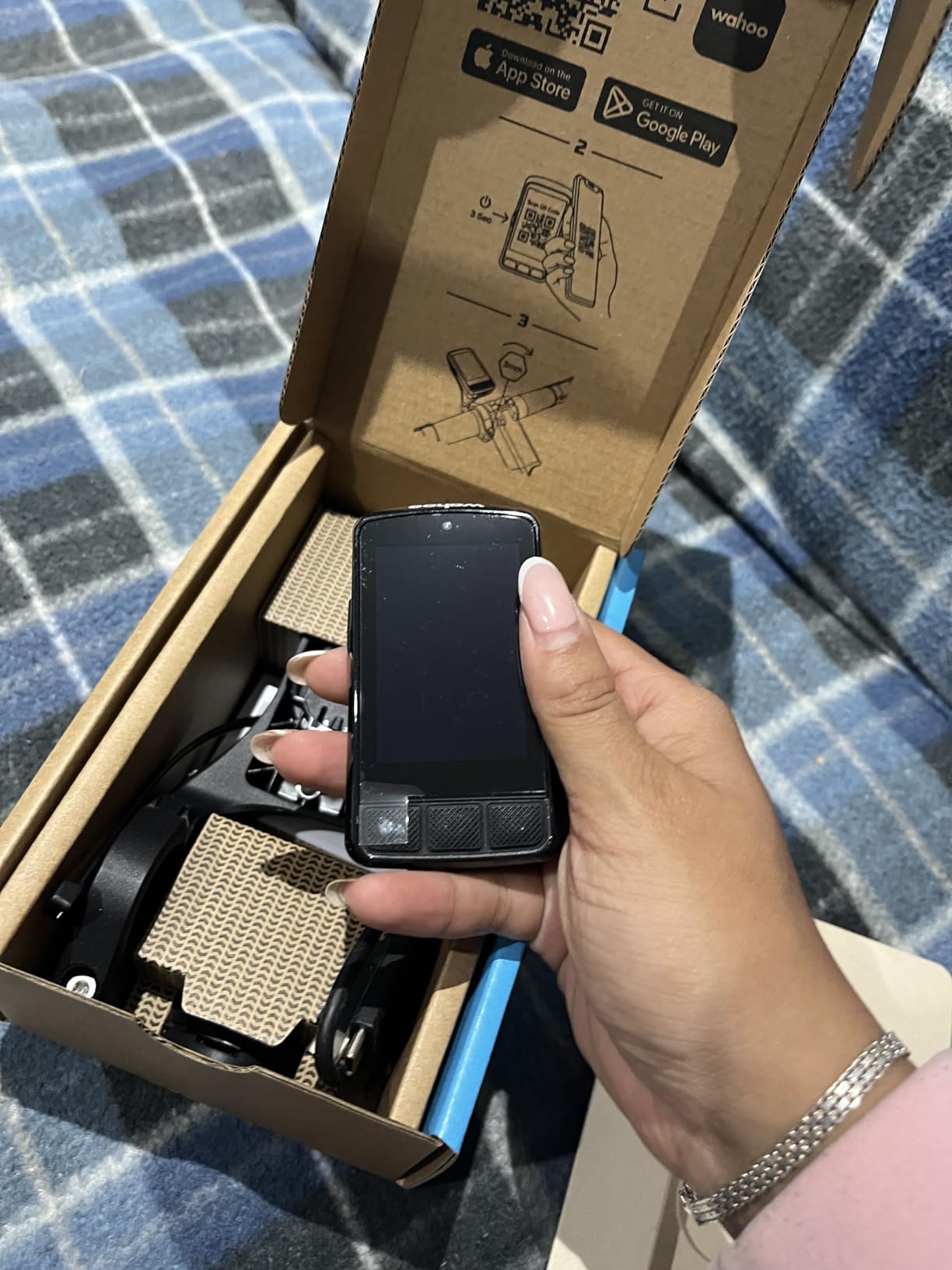 Wahoo ELEMNT Bolt V3 GPS Cycling/Bike Computer, Black customer photo 1