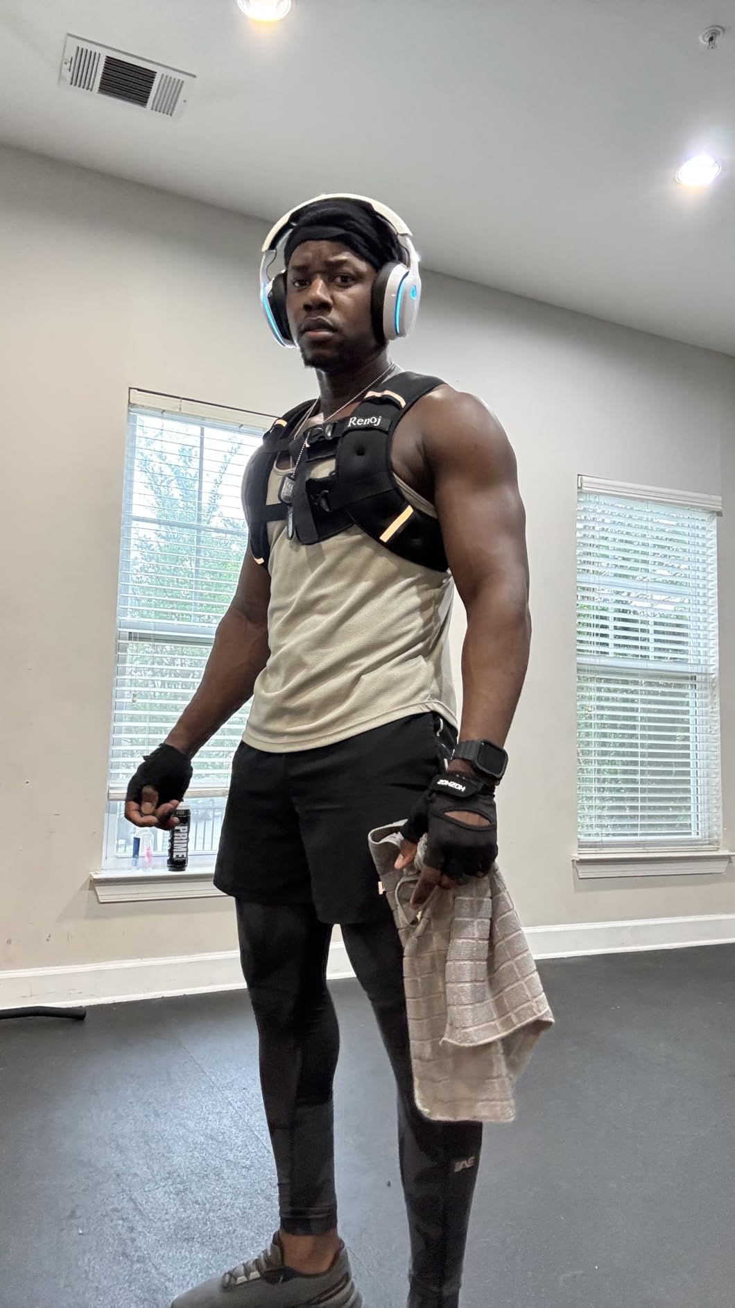 Renoj Weighted Vest for Women Men: Available in 6lb/8lb/10lb/11lb/12lb/14lb/16lb/20lb Fixed Weights for Walking, Running, Training, Exercise, Weight Loss - With Reflective Strips and Storage Pocket customer photo 2