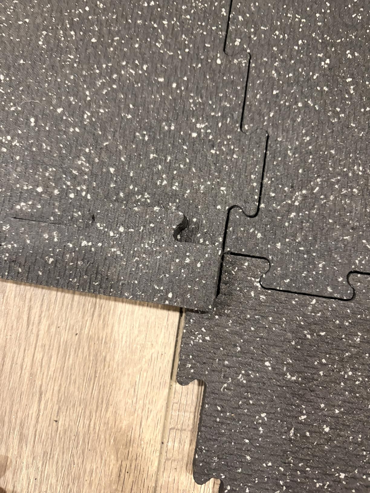 Interlocking Rubber Floor Tiles 4-Pack 1/2