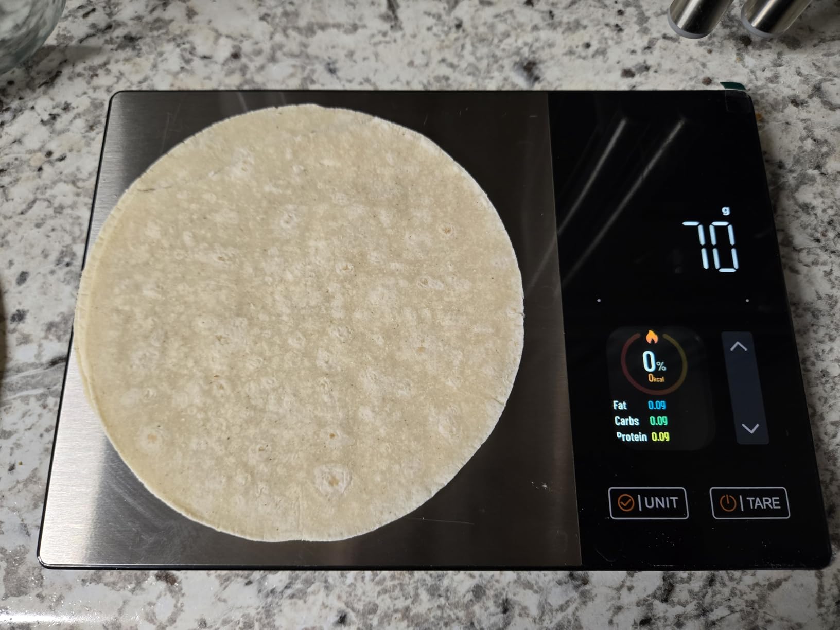 KUAIVO Smart Nutrition Food Scale with TFT Display, Tracks Calories, Fat, Carbs & Protein, Works with App for Daily Reports, 50 Built-in Foods, 23 Nutrients, Digital Kitchen Scale for Meal Prep customer photo 1