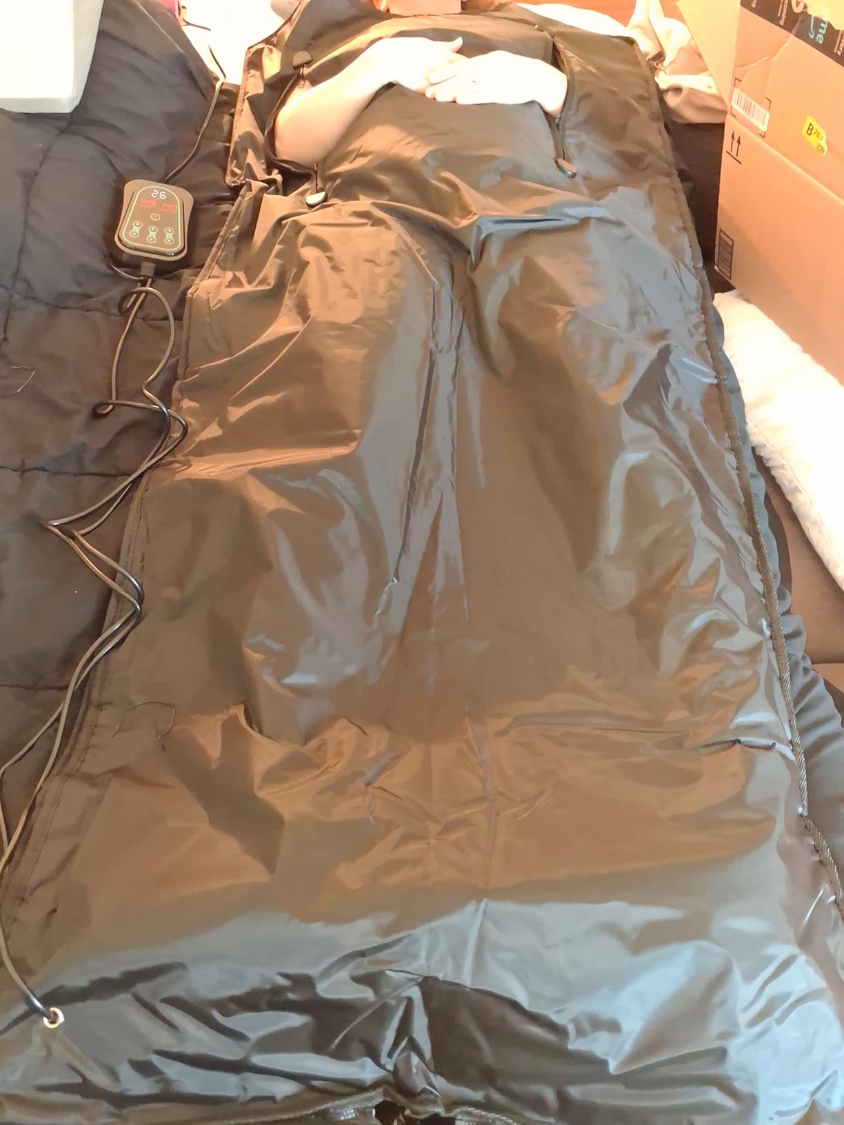 Infrared Sauna Blanket for Home: Portable Far Infrared Heating Blanket for Full Body Detox & Relaxation - Adjustable 95-167℉ & 20-60 Min Timer 71 x 31.5Inch Premium PU Leather customer photo 1