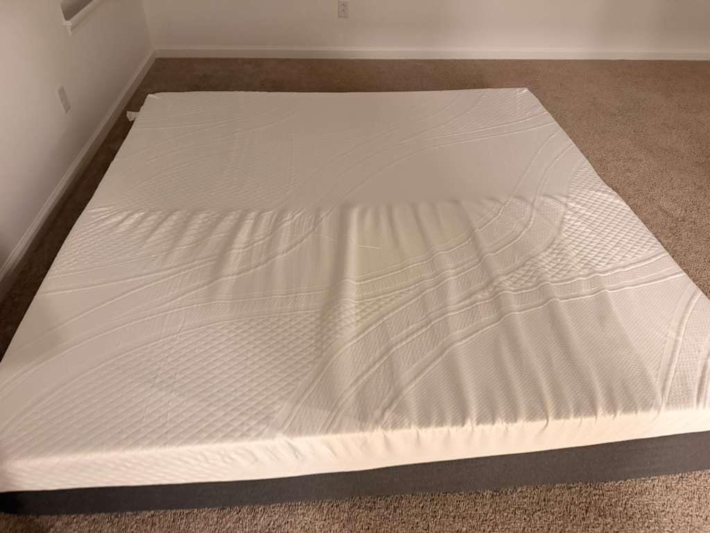 Novilla Queen Mattress 14 Inch, Gel-Infused Bliss Cooling Queen Memory Foam Mattress in a Box with Cool-Touch Nylon Cover, Pain Relief & Spinal Support with CertiPUR-US Certified Foam customer photo 2