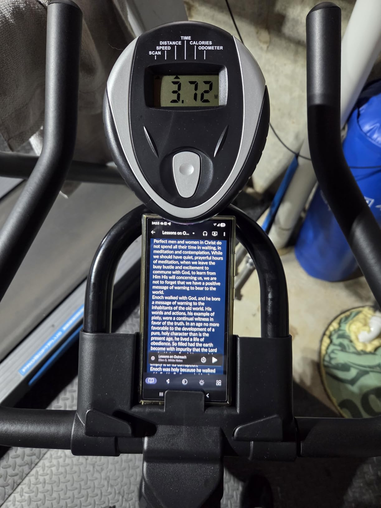 pooboo Magnetic Exercise Bike, Indoor Cycling Bike with Self-Developed App, Quiet Indoor stationary bikes with 330lbs Weight Capacity Comfortable Seat,Tablet Mount and Fitness Courses for Weight Loss customer photo 2