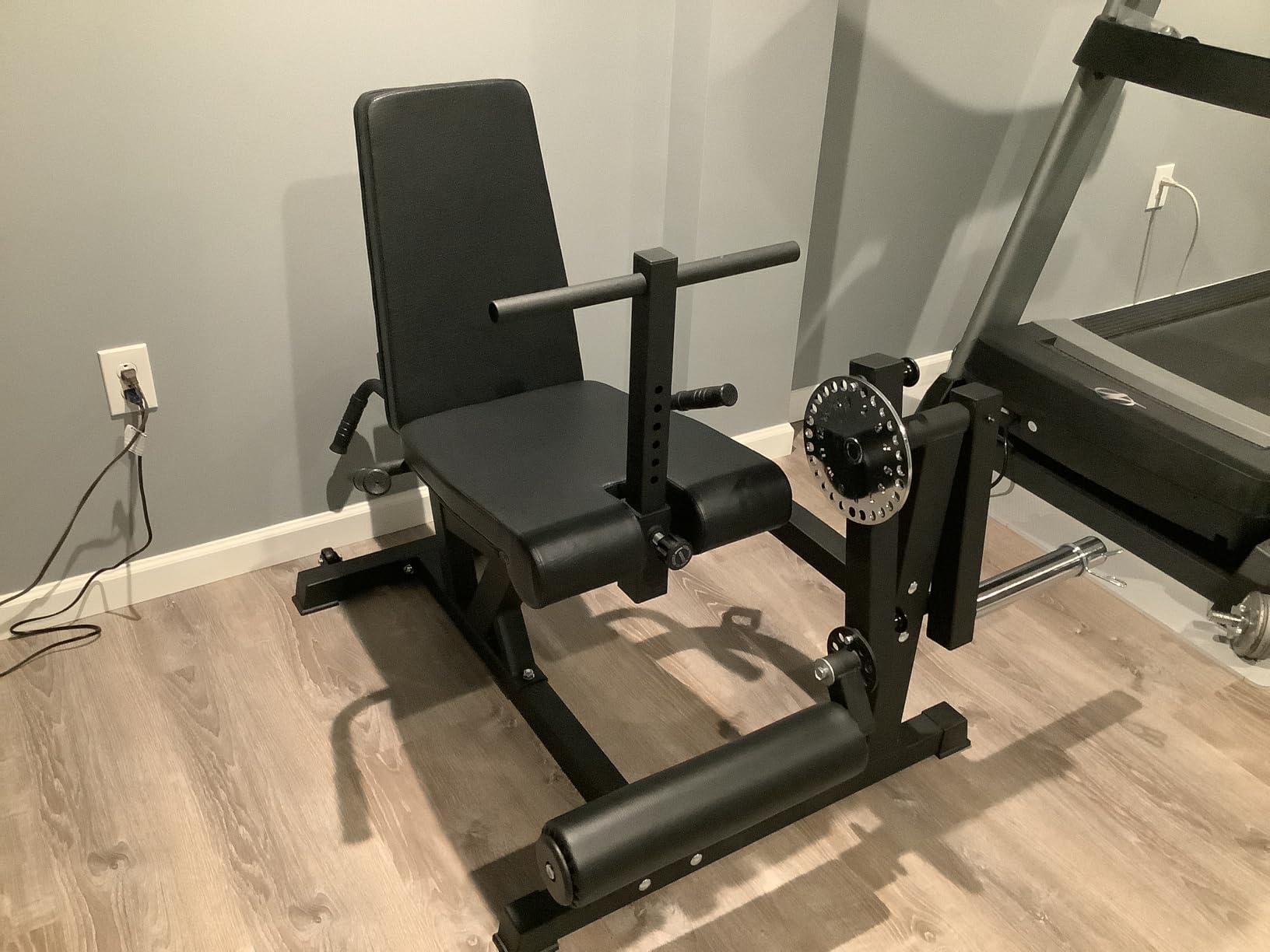 HANDBODE Leg Extension and Curl Machine, Adjustable Leg Exercise Machine, 800 lb Seated Leg Press Extension and Lying Hamstring Curl Machine for Home Gym, Leg Workout Equipment Fits 1'' and 2'' Plates customer photo 1