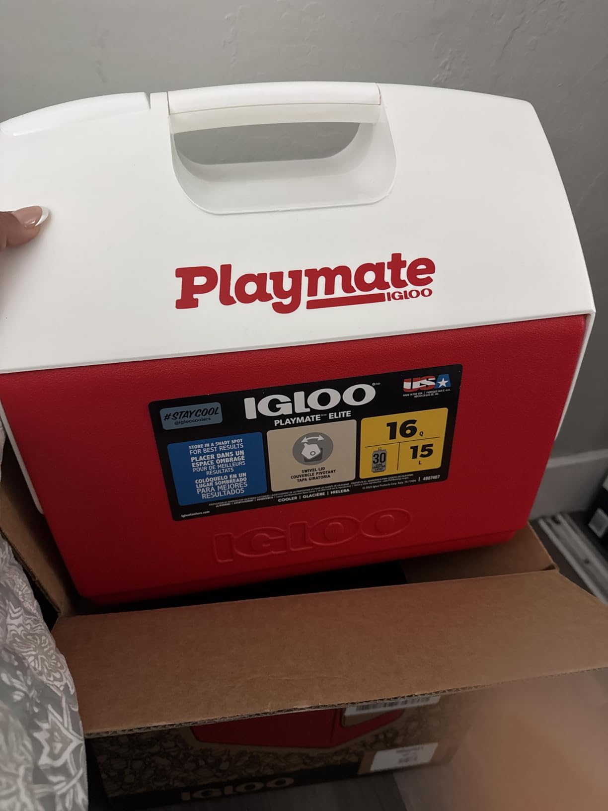 Igloo Classic Playmate Coolers | Insulated Hard Shell Cooler Chest customer photo 2