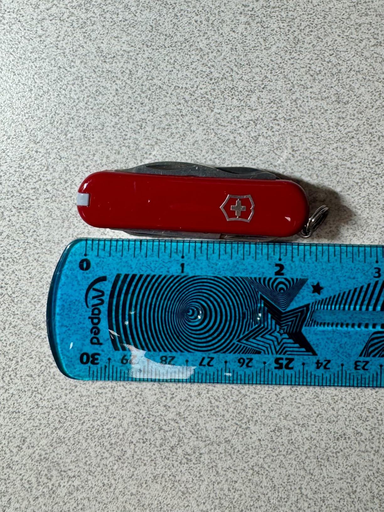 Victorinox Rambler Swiss Army Knife, Compact, 10 Functions, Swiss Made Pocket Knife with Magnetic Phillips Screwdriver, Scissors and Tweezers - Red customer photo 1
