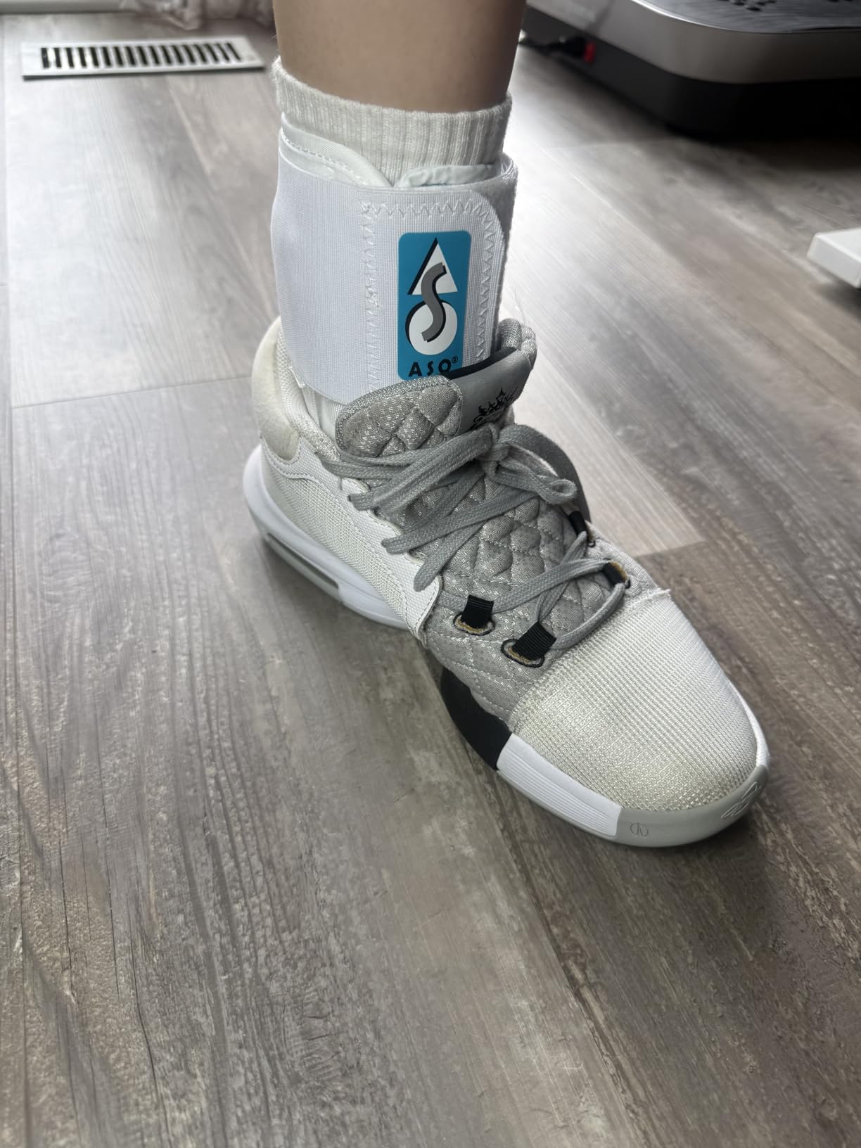 Med Spec ASO Speed Lacer - Ankle Brace for Sprained Ankle and Peroneal Tendonitis, Orthopedic Ankle Support for Men, Women, Adults, Teens and Kids, Sports Injury Recovery customer photo 1