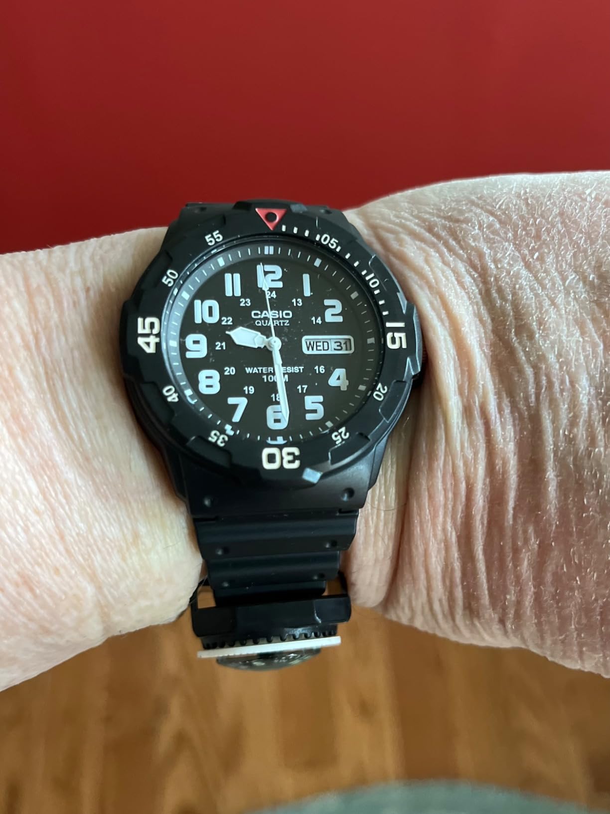 Casio MRW200H Series | Unisex Analog Watch | 100M WR | Stainless Steel Case | Resin Band | 2 Hand Analog (HR, Min, SEC) | Date Display | Screw Down Crown/Screw Down Caseback | 3 Year Battery customer photo 2