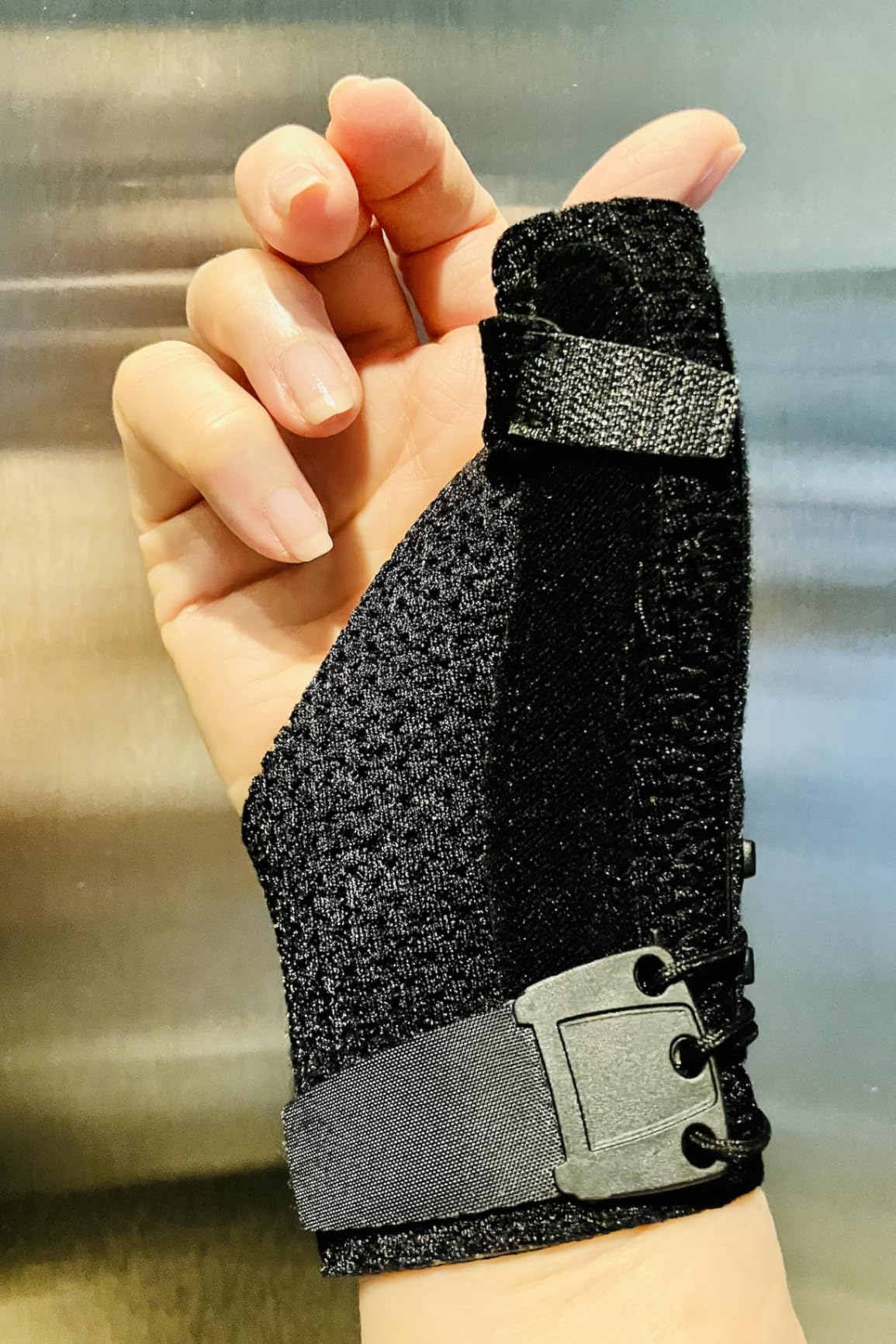 Futuro Deluxe Thumb Stabilizer, Left or Right Hand, Small/Medium Size, Adjustable, Stabilizes and Supports Sore, Weak or Injured Thumb, Soft and Breathable Materials Enhance Comfort, 1 Piece customer photo 2