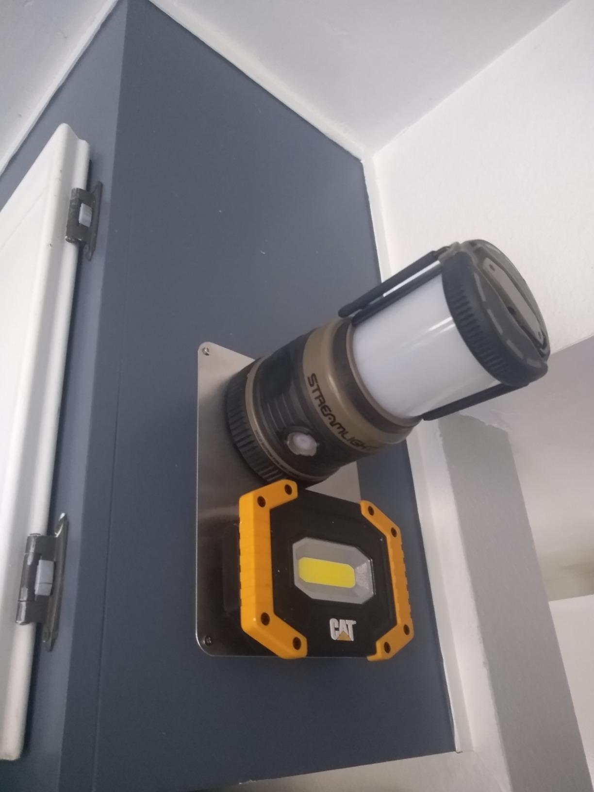 Streamlight 44931 Siege 540-Lumen Compact LED Camping Lantern with 360° Lighting for Power Outages, Hurricanes, and Emergencies, Coyote customer photo 1