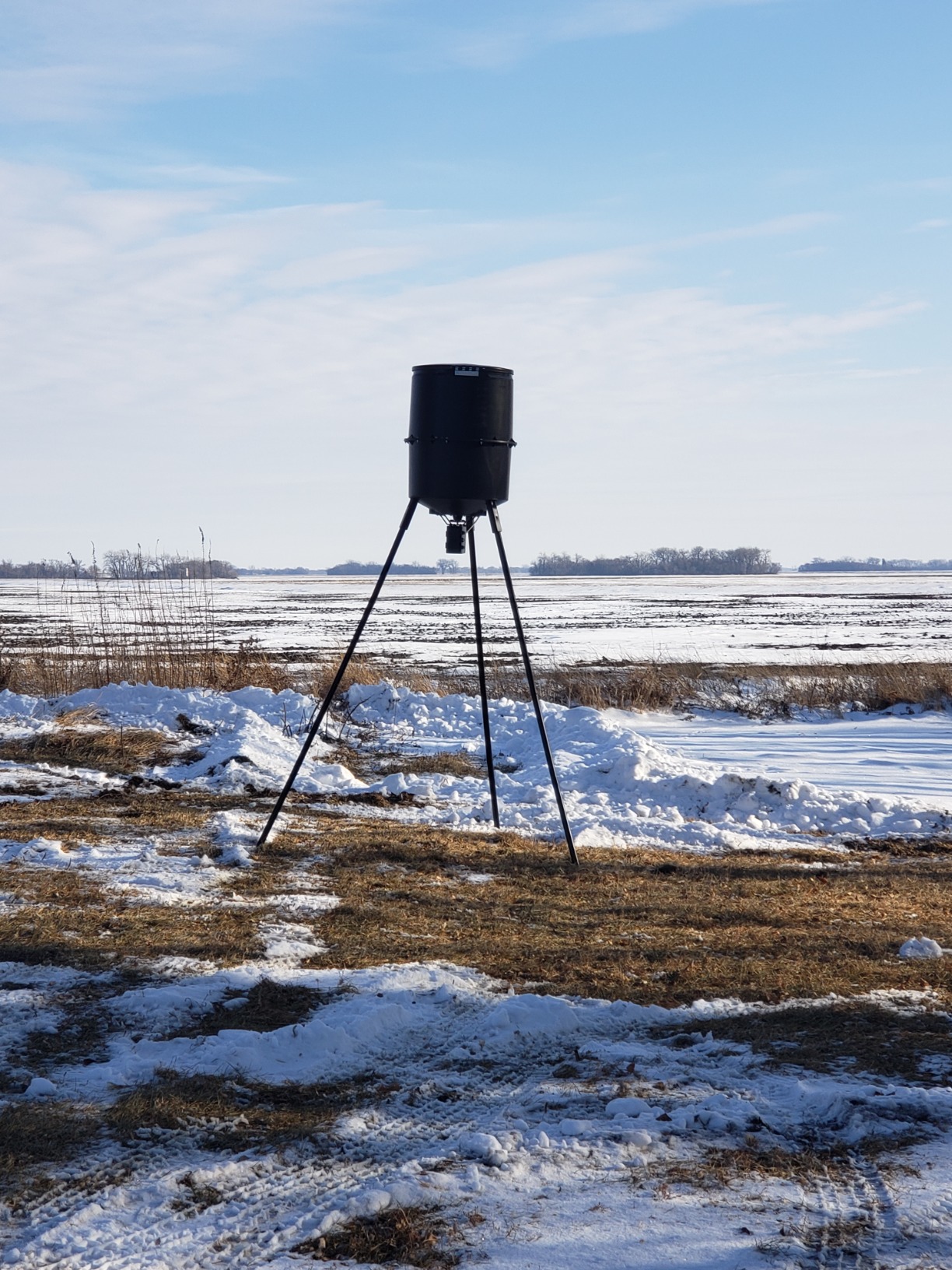 WILDGAME INNOVATIONS Quick-Set 270 lb Game Feeder with Digital Timer | Durable Tripod Corn/Pellet Hunting Feeder with 1-4 Available Feed Times & 30-feet Radius customer photo 1