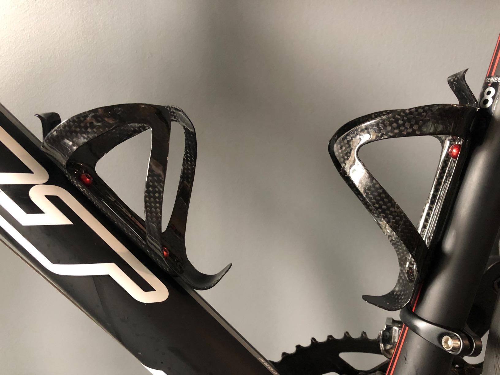 PERGEAR Carbon Fiber Lightweight Bicycle Water Bottle Cage for Cycling customer photo 1