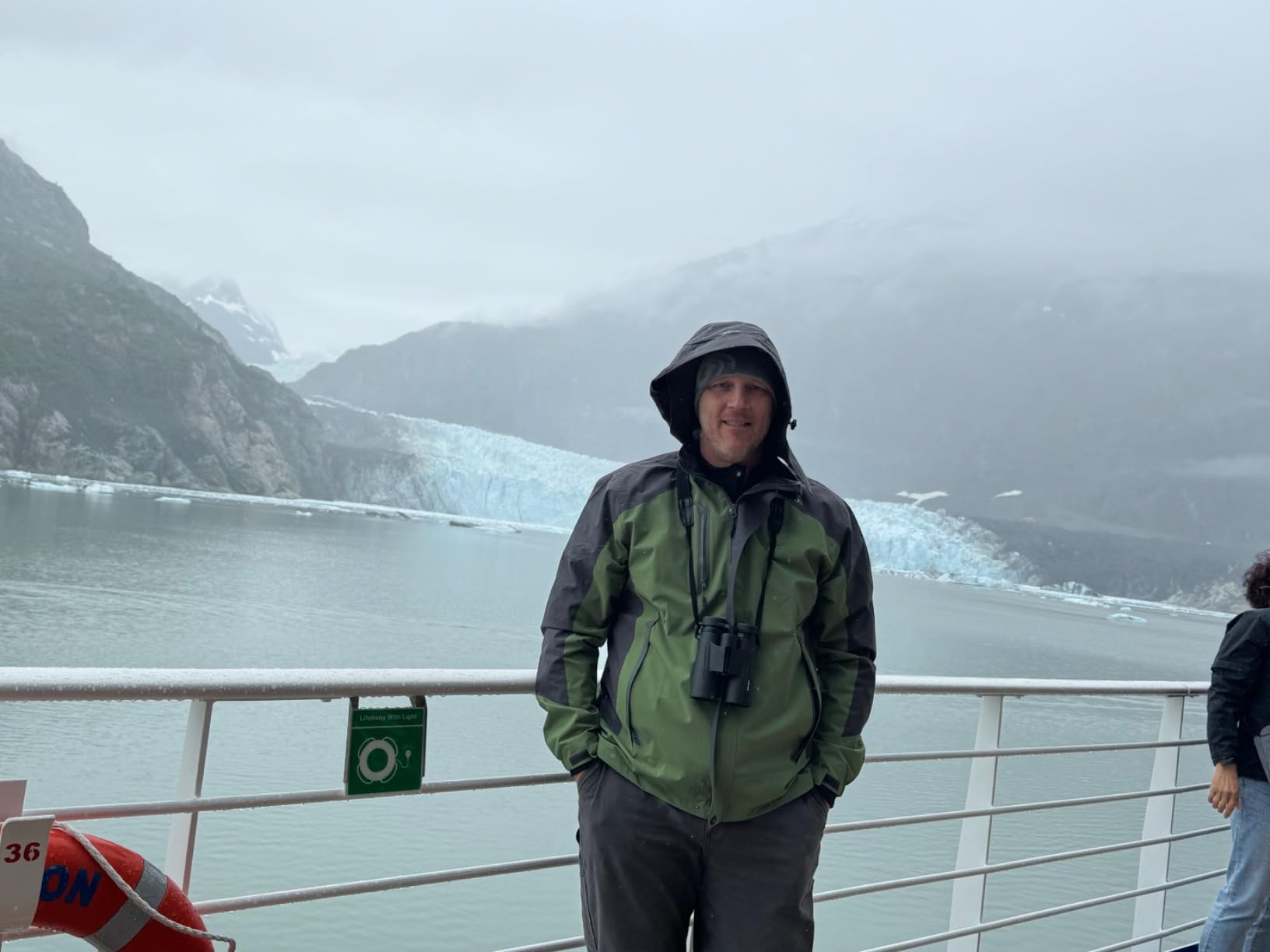 Diamond Candy Men's Hooded Rain Jacket Lightweight Waterproof Windproof Outdoor Coat customer photo 1