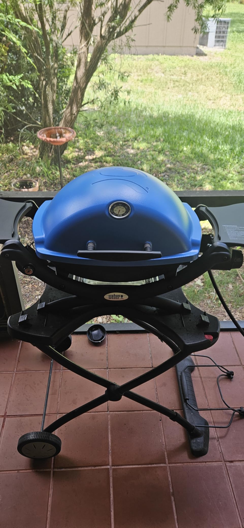 Weber Q1200 Liquid Propane Portable Gas Grill, Blue - 1-Burner Travel and Camping Grill with Cast-Iron Grates & Electronic Ignition (8,500 BTU Burner) customer photo 1