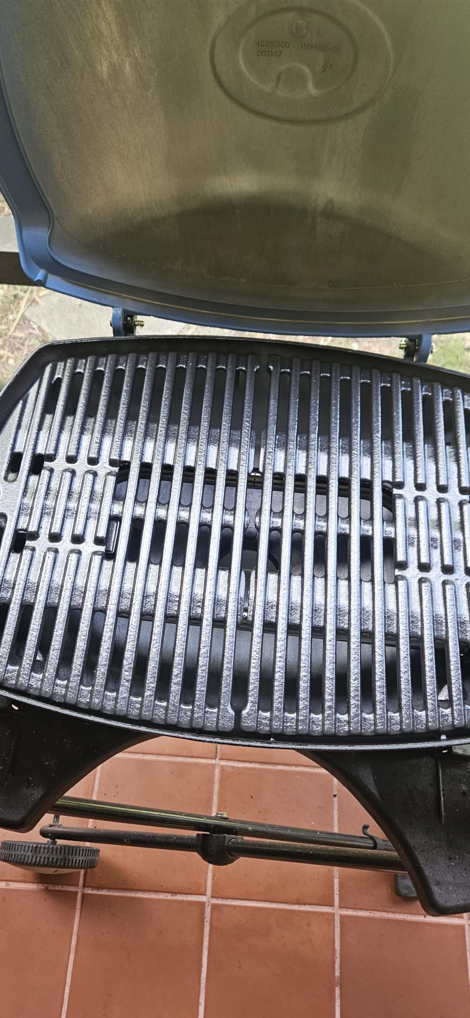 Weber Q1200 Liquid Propane Portable Gas Grill, Blue - 1-Burner Travel and Camping Grill with Cast-Iron Grates & Electronic Ignition (8,500 BTU Burner) customer photo 2