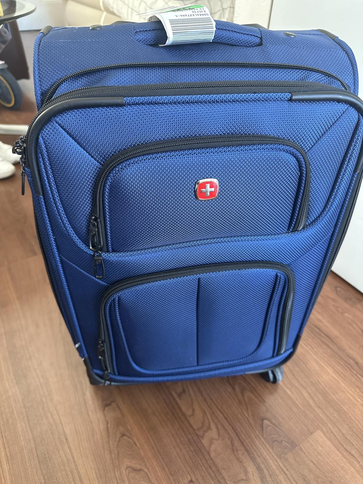 SwissGear Sion Softside Expandable Spinner Luggage Durable Lightweight Travel Suitcase, Dark Grey, Carry-On customer photo 2