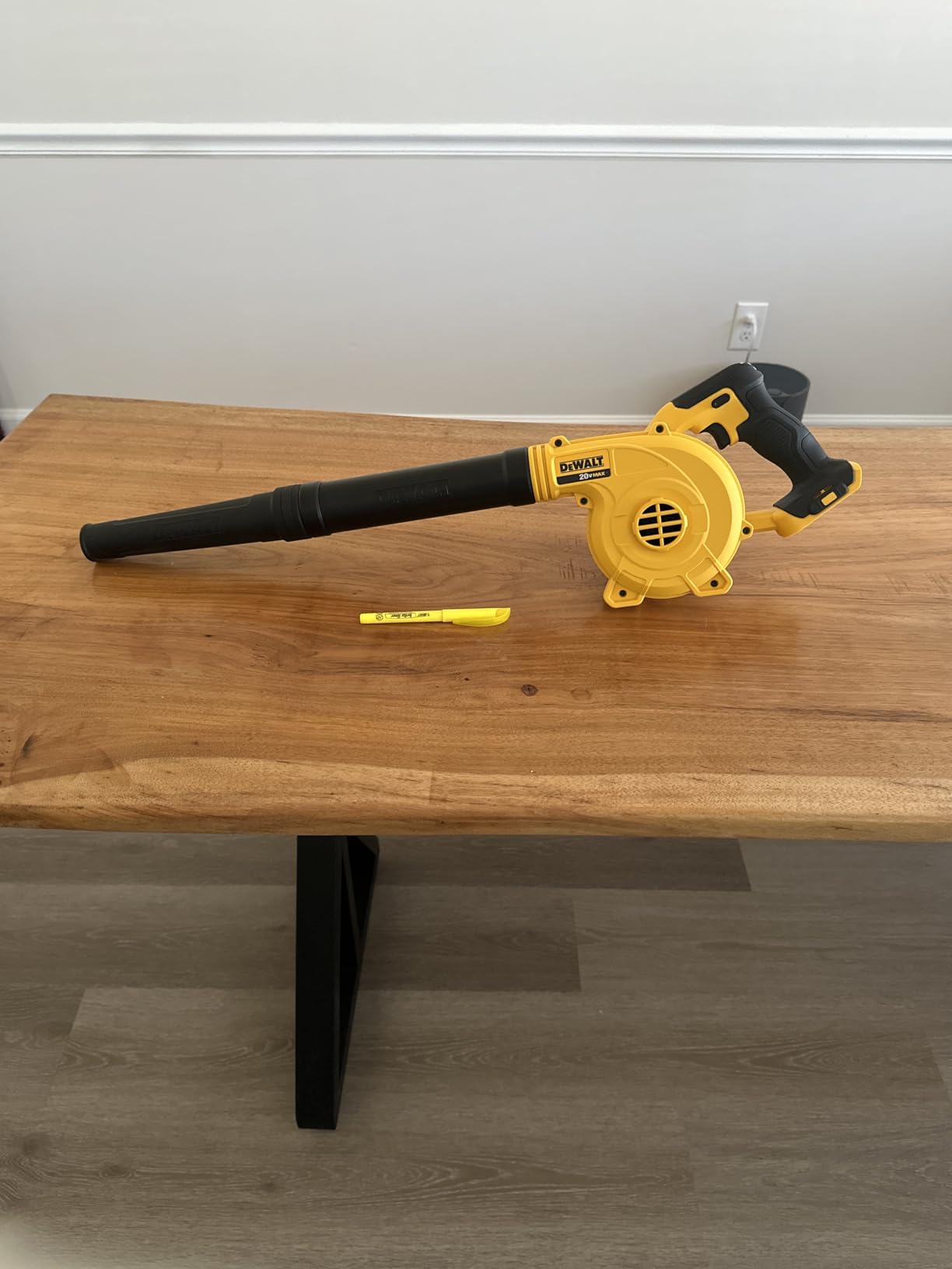 DeWalt 20V MAX Blower, 100 CFM Airflow, Variable Speed Switch, Includes Trigger Lock, Bare Tool Only (DCE100B) customer photo 2