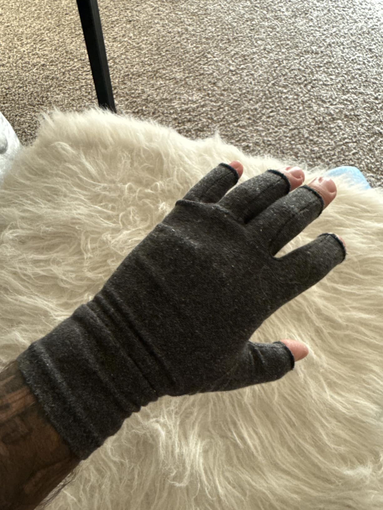 Dr. Frederick's Original Arthritis Compression Gloves for Women & Men - Doctor-Developed Fingerless Hand Support for Arthritis Pain, Carpal Tunnel, Swelling & Poor Circulation - Everyday Wear - Medium customer photo 1