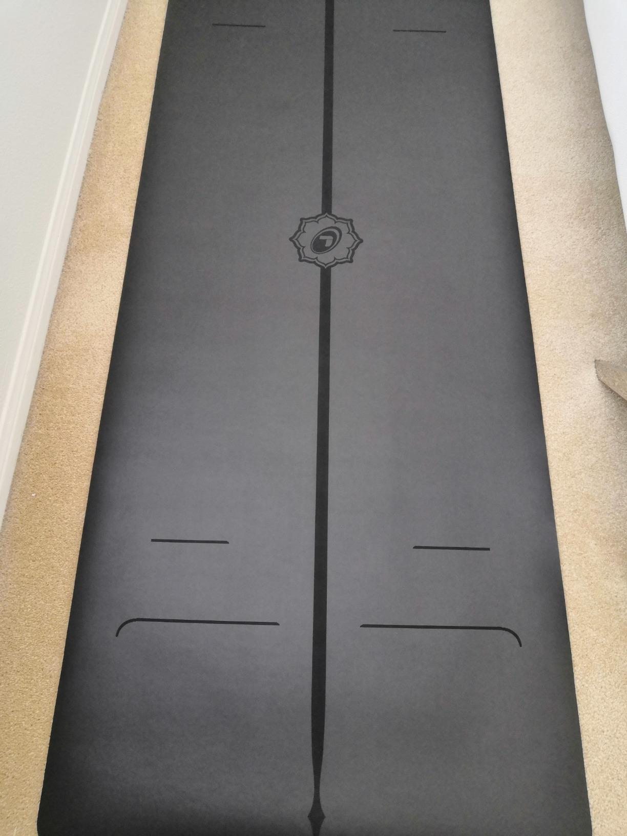 Liforme Evolve Yoga Mat - Free Yoga Bag Included - Patented Alignment System, Warrior-like Grip, Non-slip, Eco-friendly, Sweat-Resistant, Long, Wide, 4.2mm thick mat for comfort customer photo 2