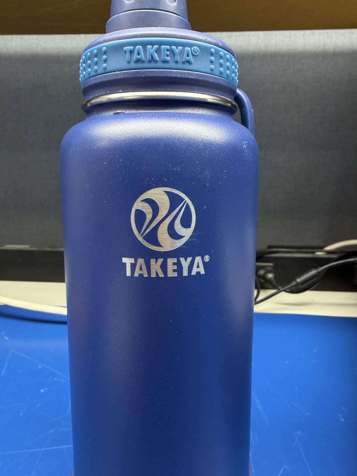 Takeya Actives Insulated Stainless Steel Water Bottle with Spout Lid, 32 Ounce, Midnight customer photo 1