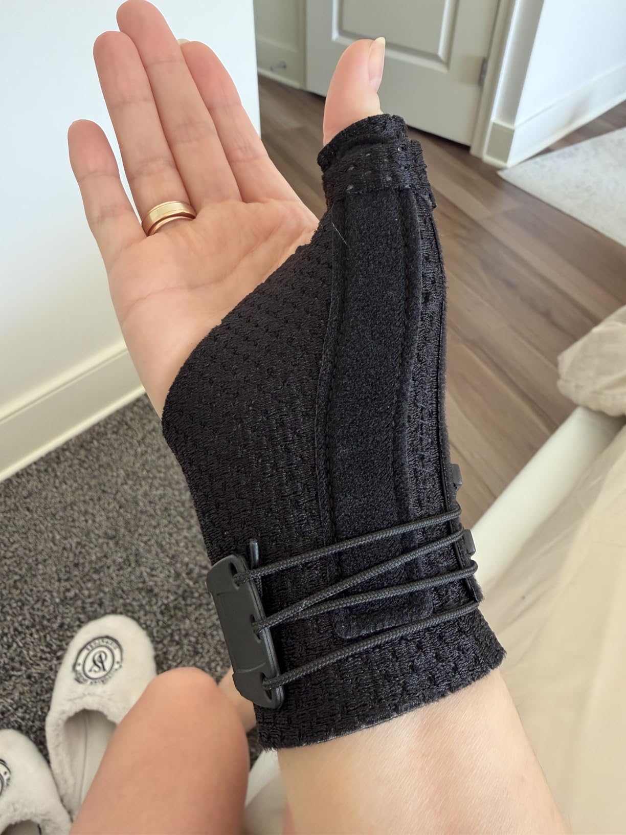 ACE Brand Deluxe Thumb Stabilizer, Adjustable, Black, 1/Pack customer photo 1