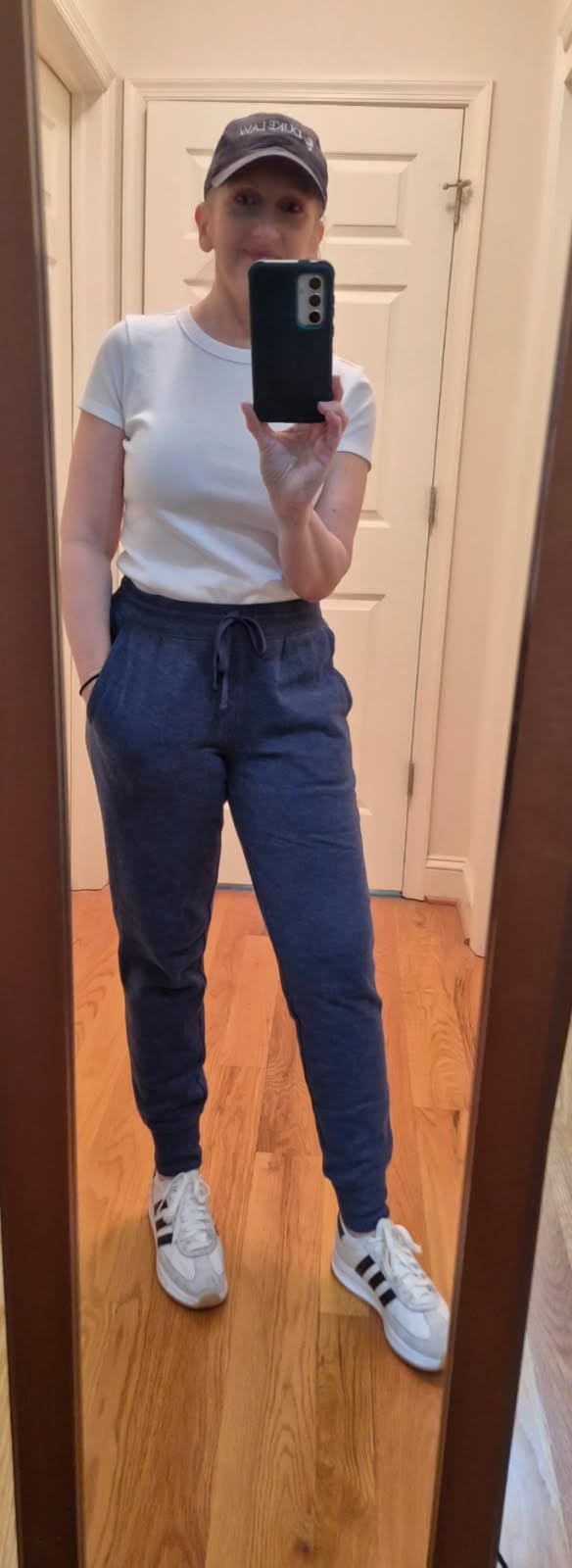 Amazon Essentials Women's Fleece Jogger Sweatpant (Available in Plus Size) customer photo 2