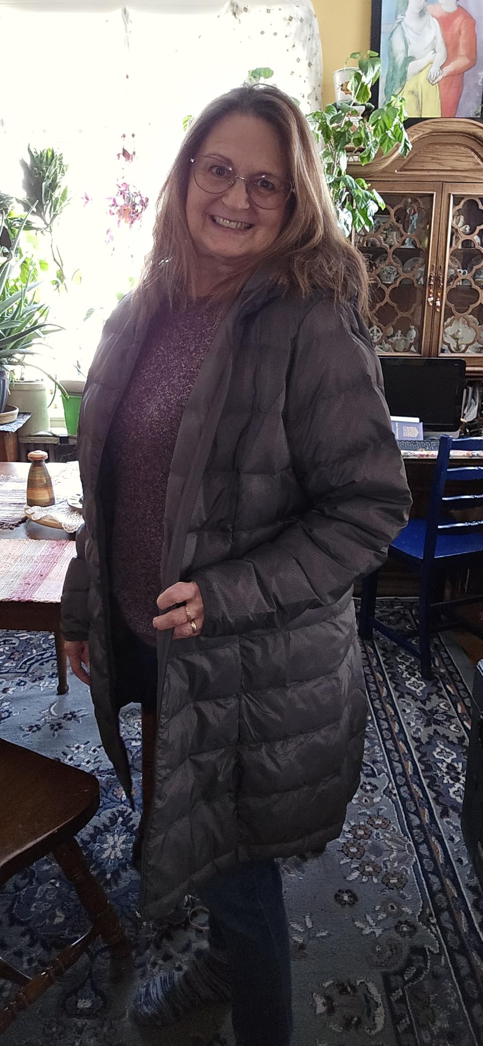 Amazon Essentials Women's Lightweight Water-Resistant Packable Hooded Puffer Coat (Available in Plus Size) customer photo 1