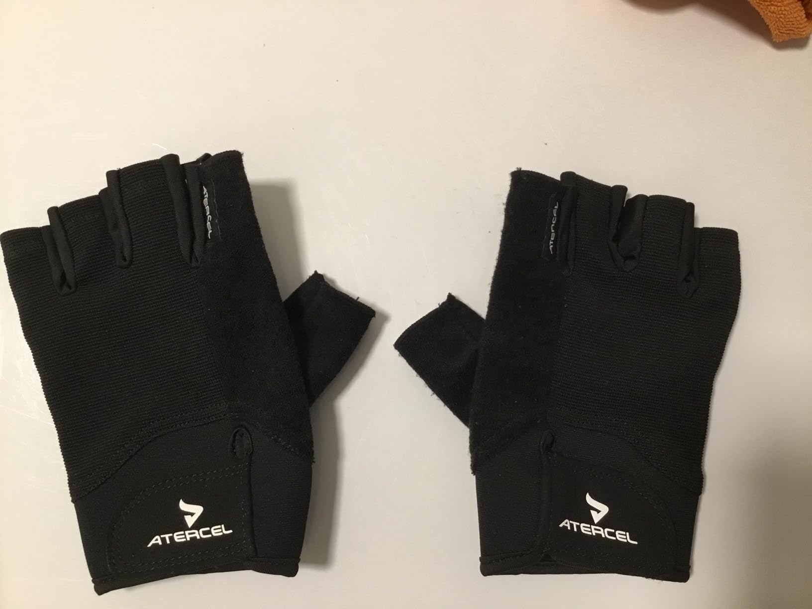 ihuan Ventilated Weight Lifting Gym Workout Gloves with Wrist Wrap Support for Men & Women, Full Palm Protection, for Weightlifting, Training, Fitness, Hanging, Pull ups customer photo 2